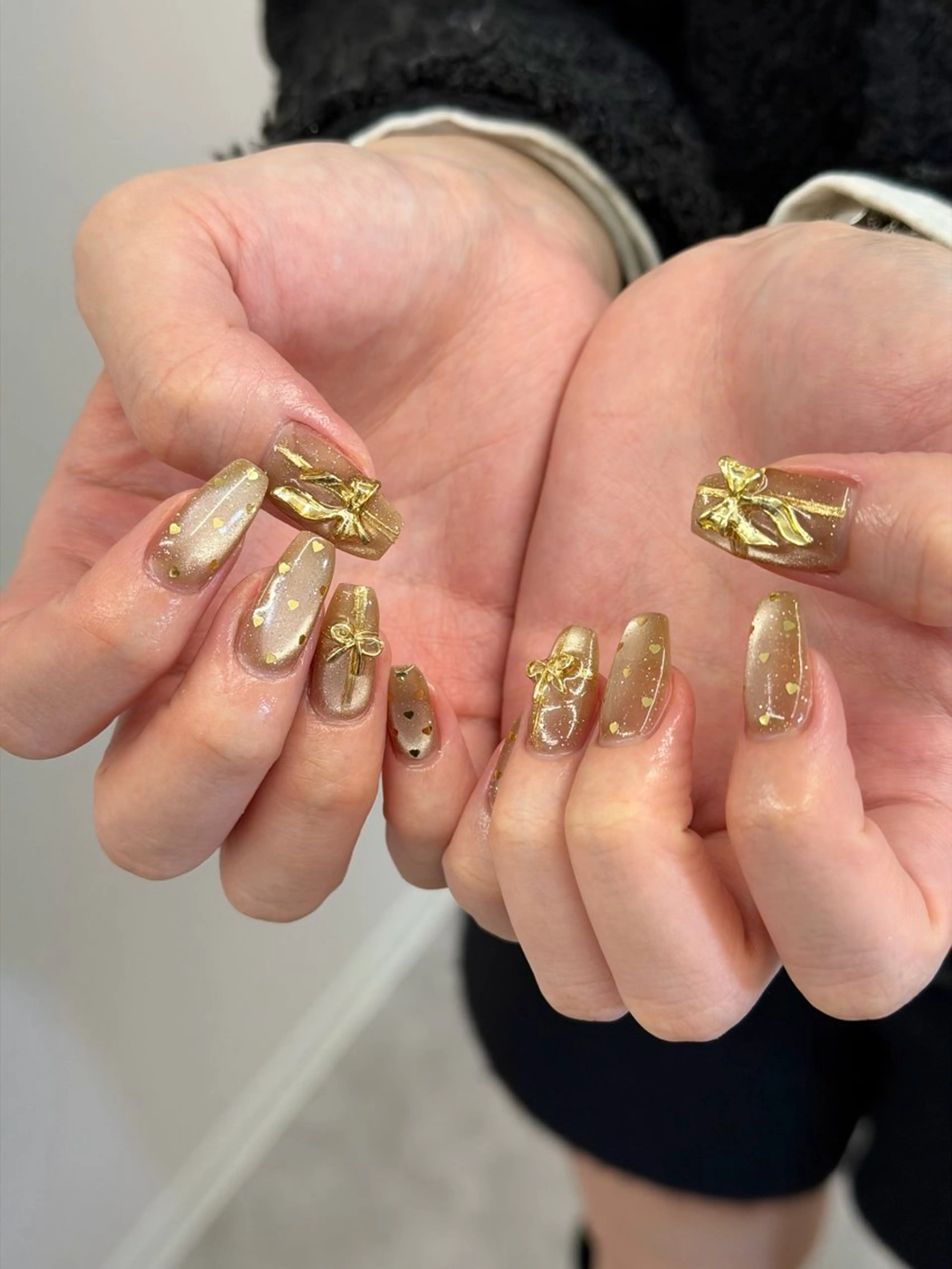 ネイル ジェルネイル ゴールド キラキラネイル マグネットネイル ニュアンスネイル ハンドネイル ハンドケア Bana_ Nailのネイルデザイン