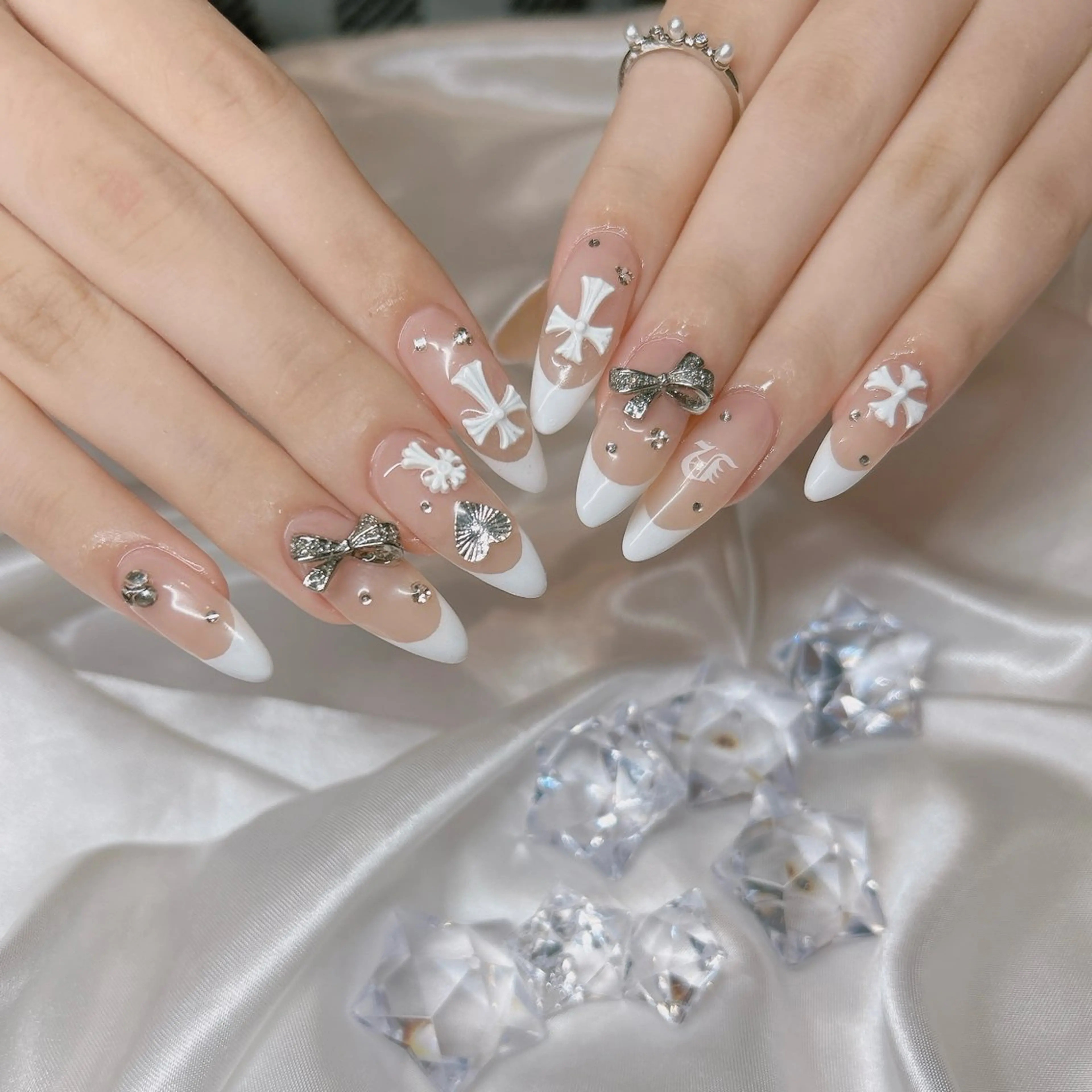 ネイル フレンチネイル ハンドネイル junna のぞいてねのネイルデザイン