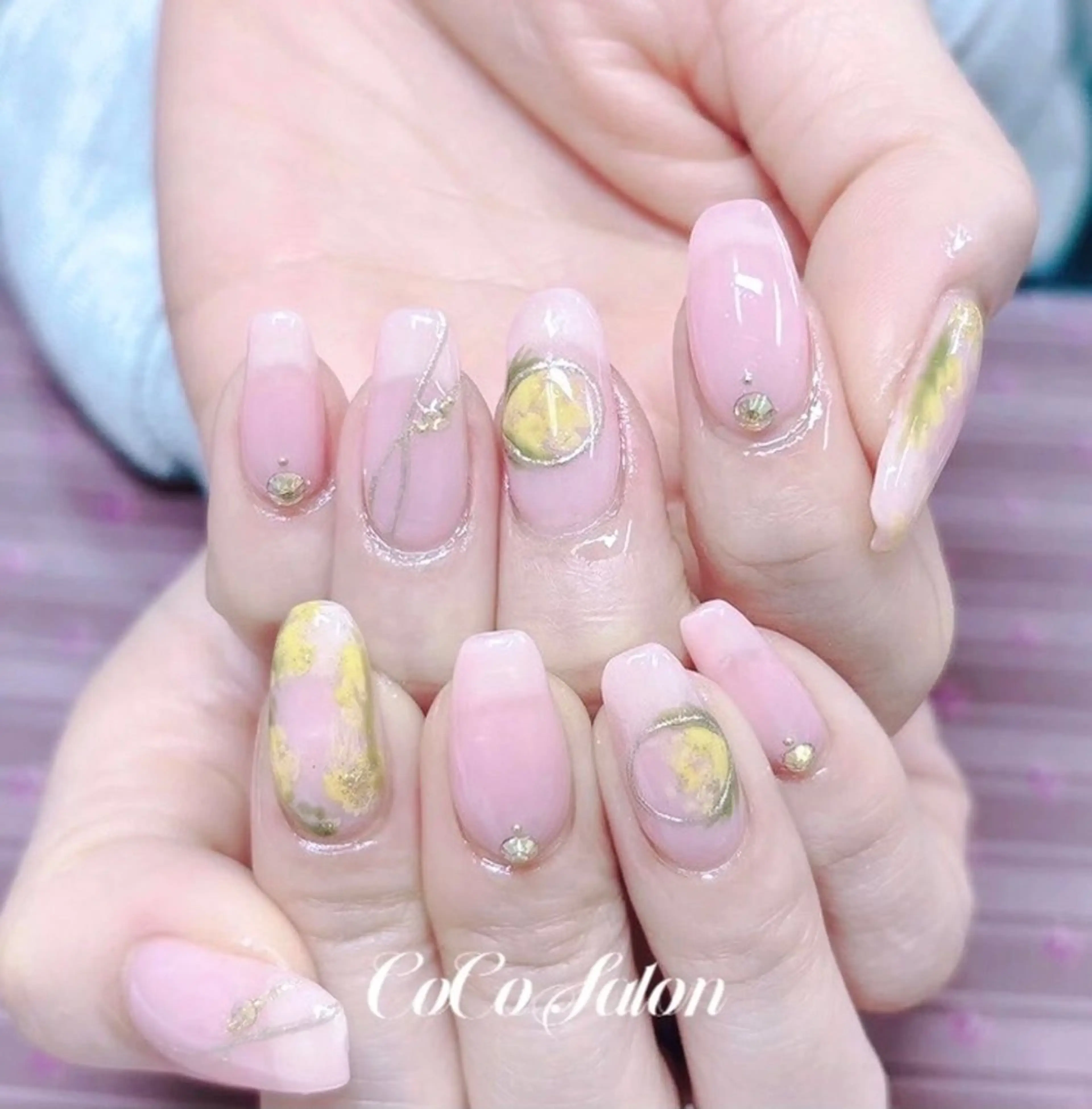 ネイル フラワーネイル ジェルネイル ニュアンスネイル ピンク 春ネイル CoCo Salon ネイル/睫毛/脱毛のネイルデザイン