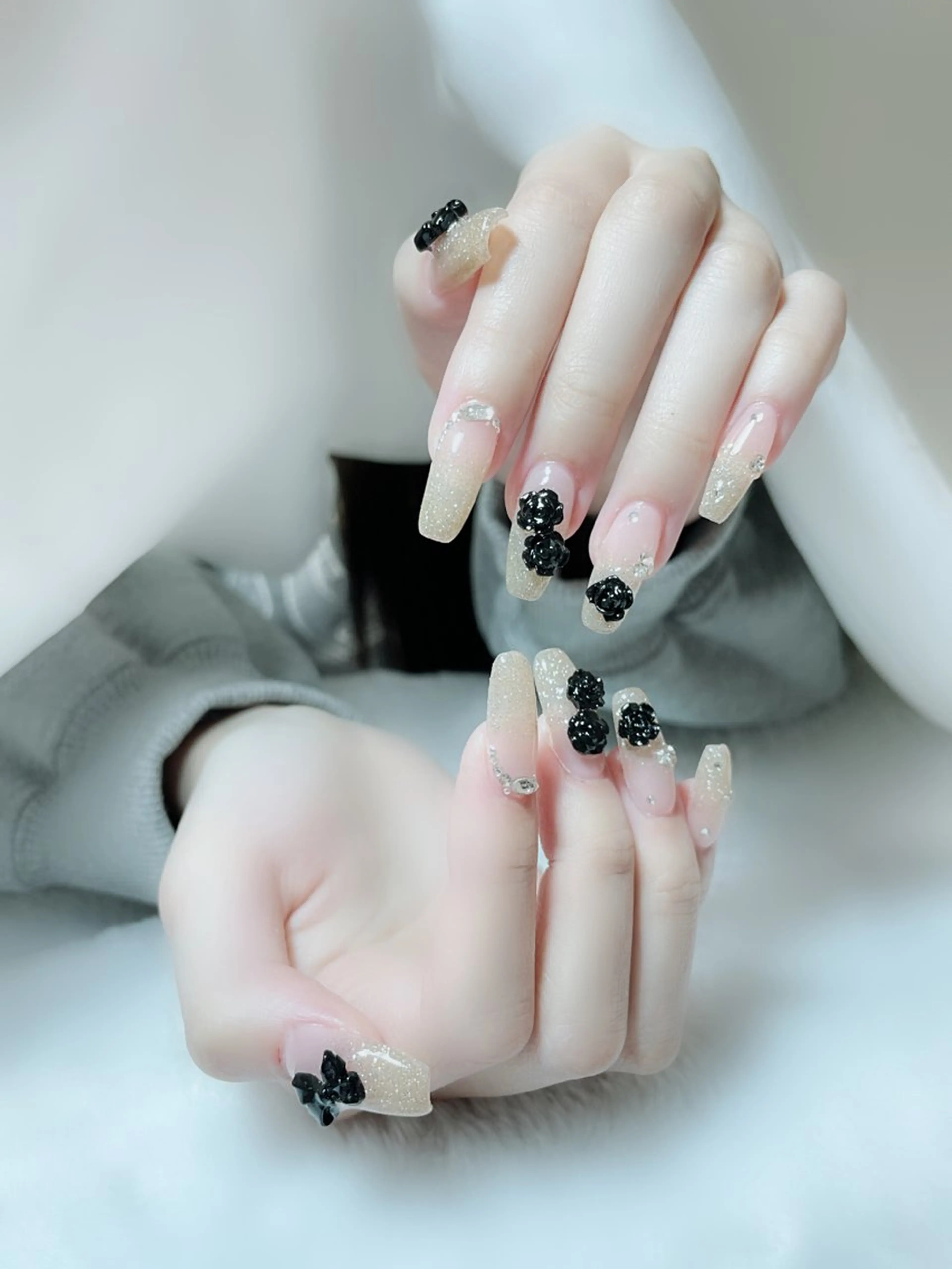 ネイル キラキラネイル ワンホンネイル Amina nail salonのネイルデザイン