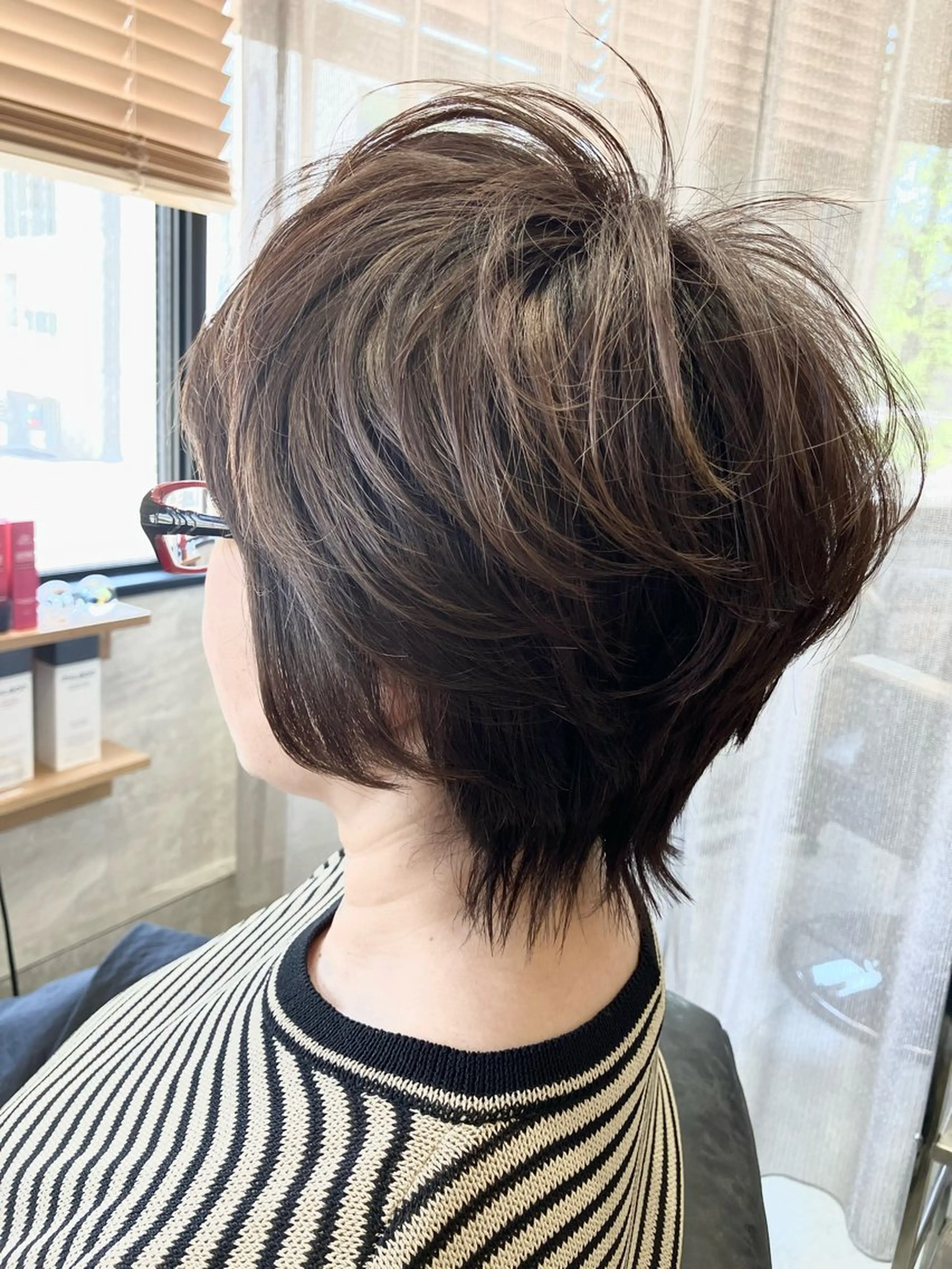 ハイライトで白髪をぼかす最新技術（カット＋ハイライト＋全体カラー）デザインを楽しみつつ白髪もぼかせる大人女性におススメ！の写真