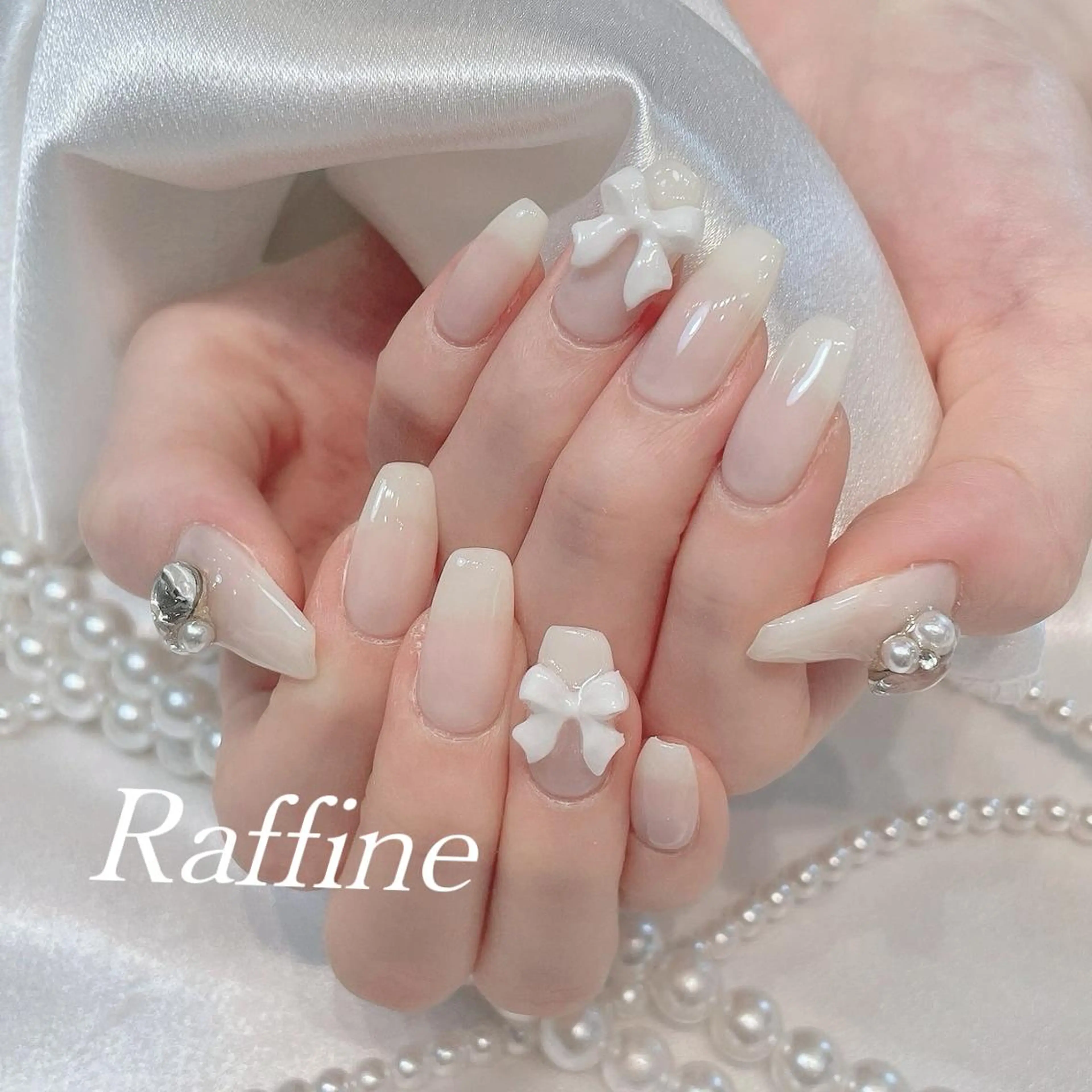 ネイル RAFFINE 月🦋🩵のネイルデザイン