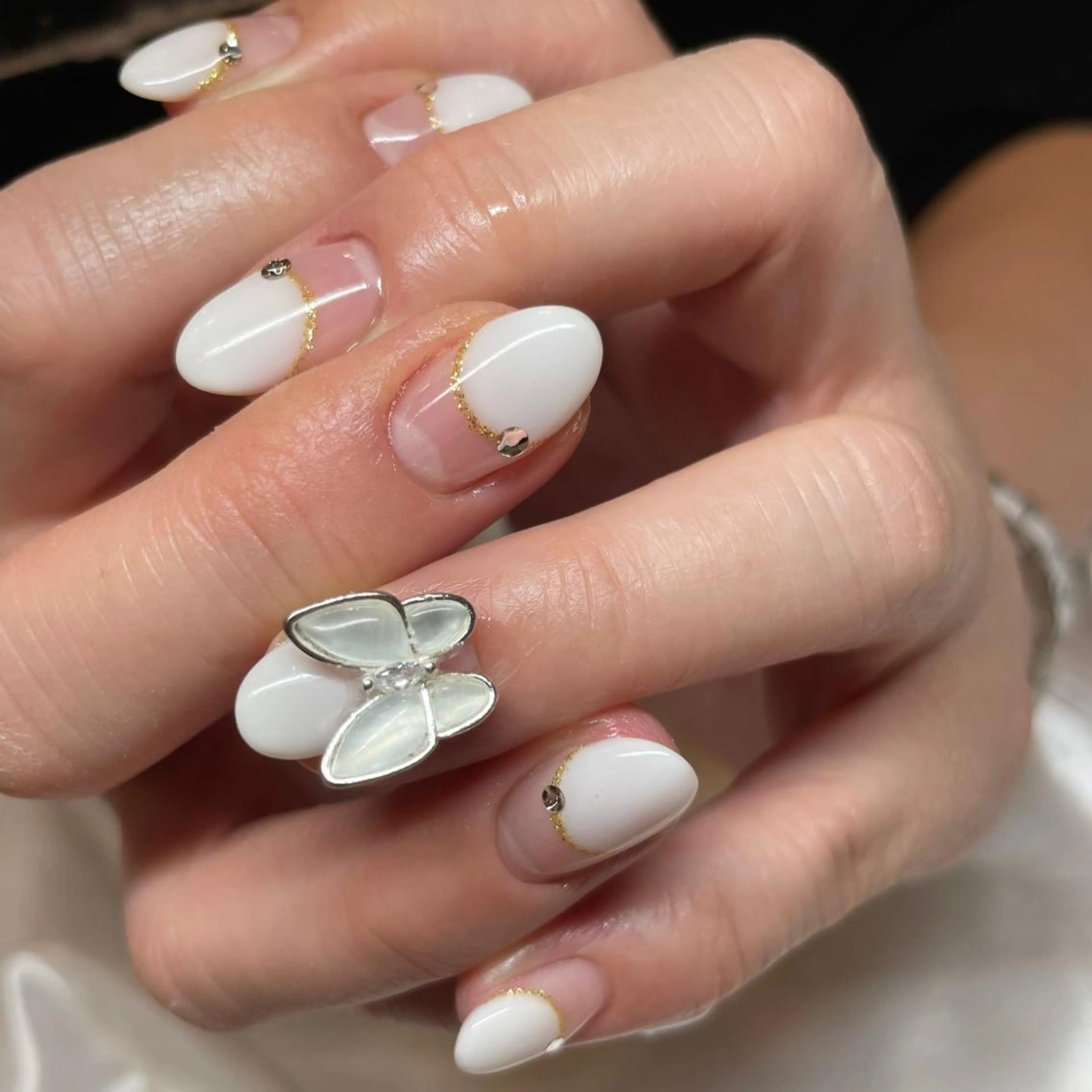 セミロング ネイル フレンチネイル 持ち込み 金子 彩海のネイルデザイン