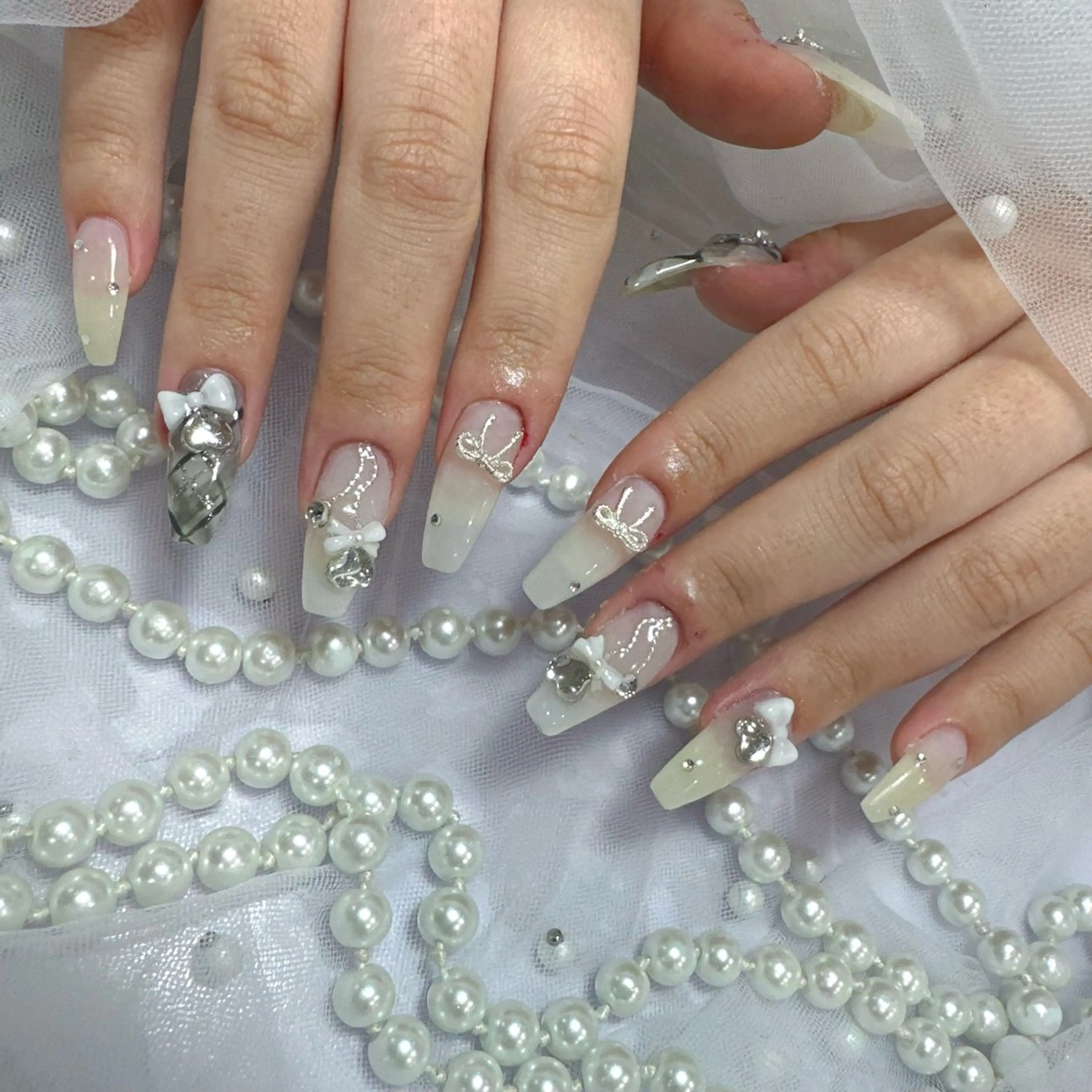 ネイル アートネイル フラッシュネイル フレンチネイル ジェルネイル ガラスフレンチ ハンドネイル You&Me Miyuのネイルデザイン