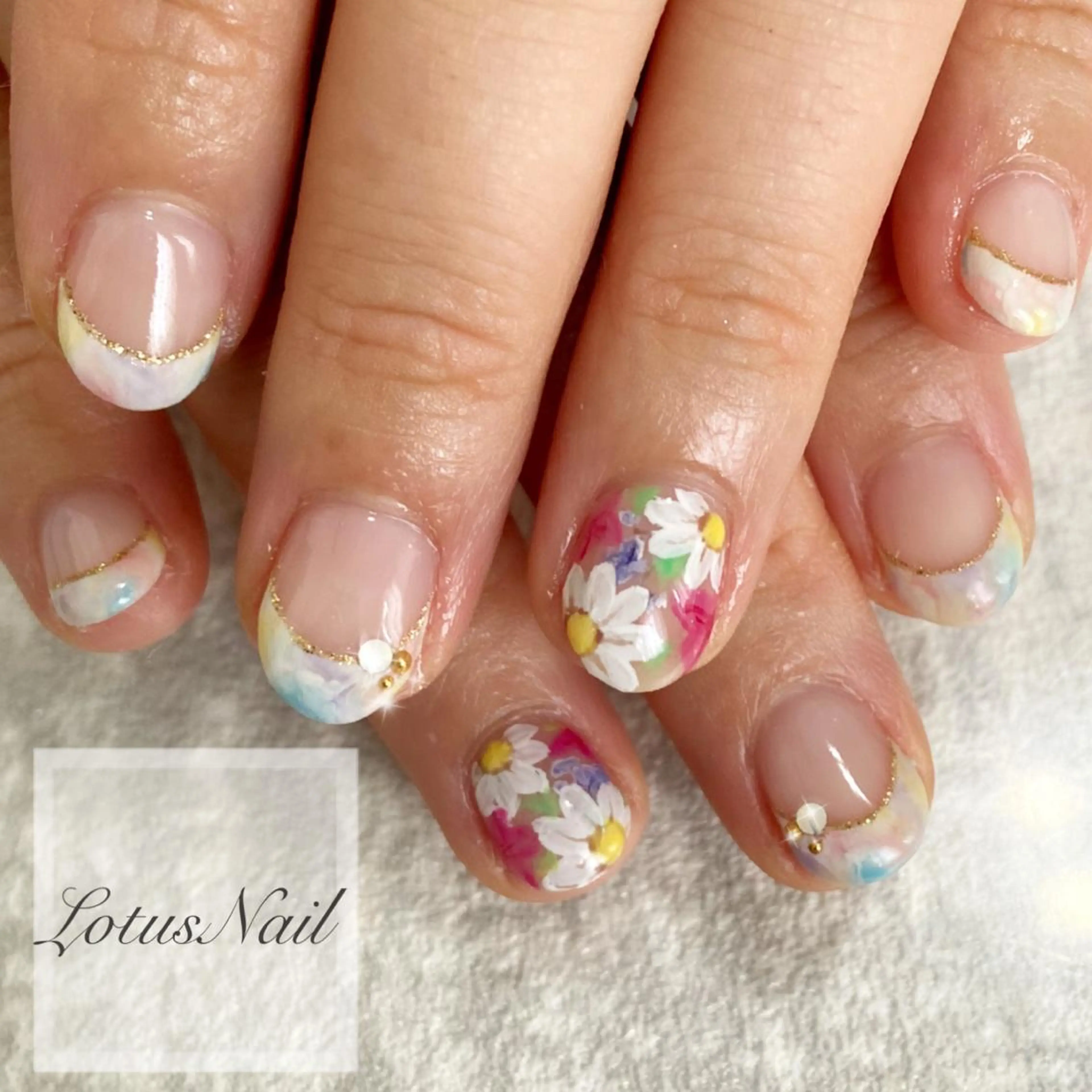 ネイル フレンチネイル 夏ネイル ハンドネイル Lotus Nailのネイルデザイン