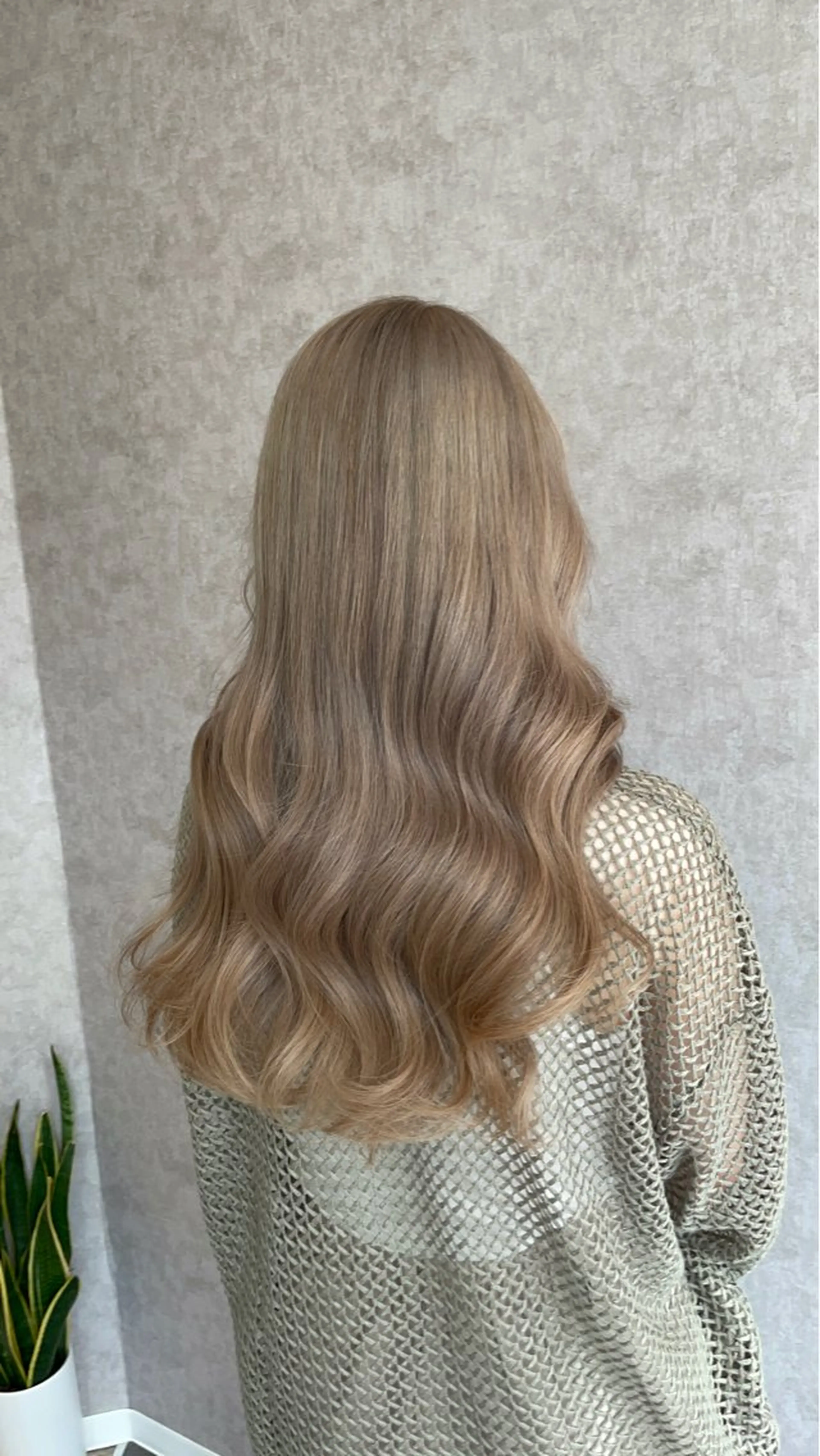 ロング カラー ベージュカラー ブリーチ ケアブリーチ 透明感カラー ミルクティーベージュ ヘアカラー Taku ／ケアハイトーンのヘアスタイル