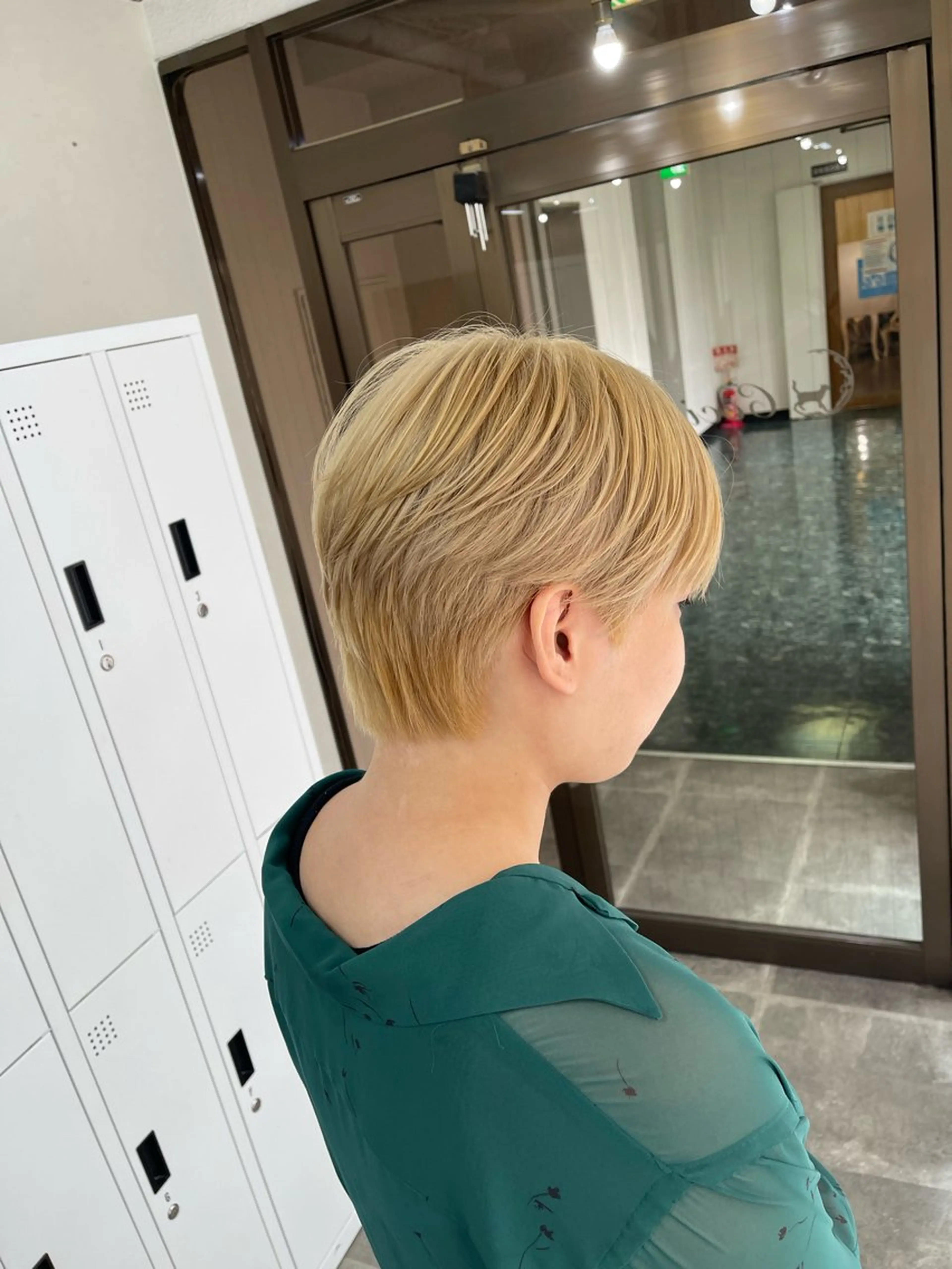 ショート カラー ブリーチ ブロンド ケアブリーチ デザインカラー ダブルカラー ヘアカラー トリートメント SOYON西大寺店所属・ダブルカラー/ 髪質改善💎安藤のヘアスタイル