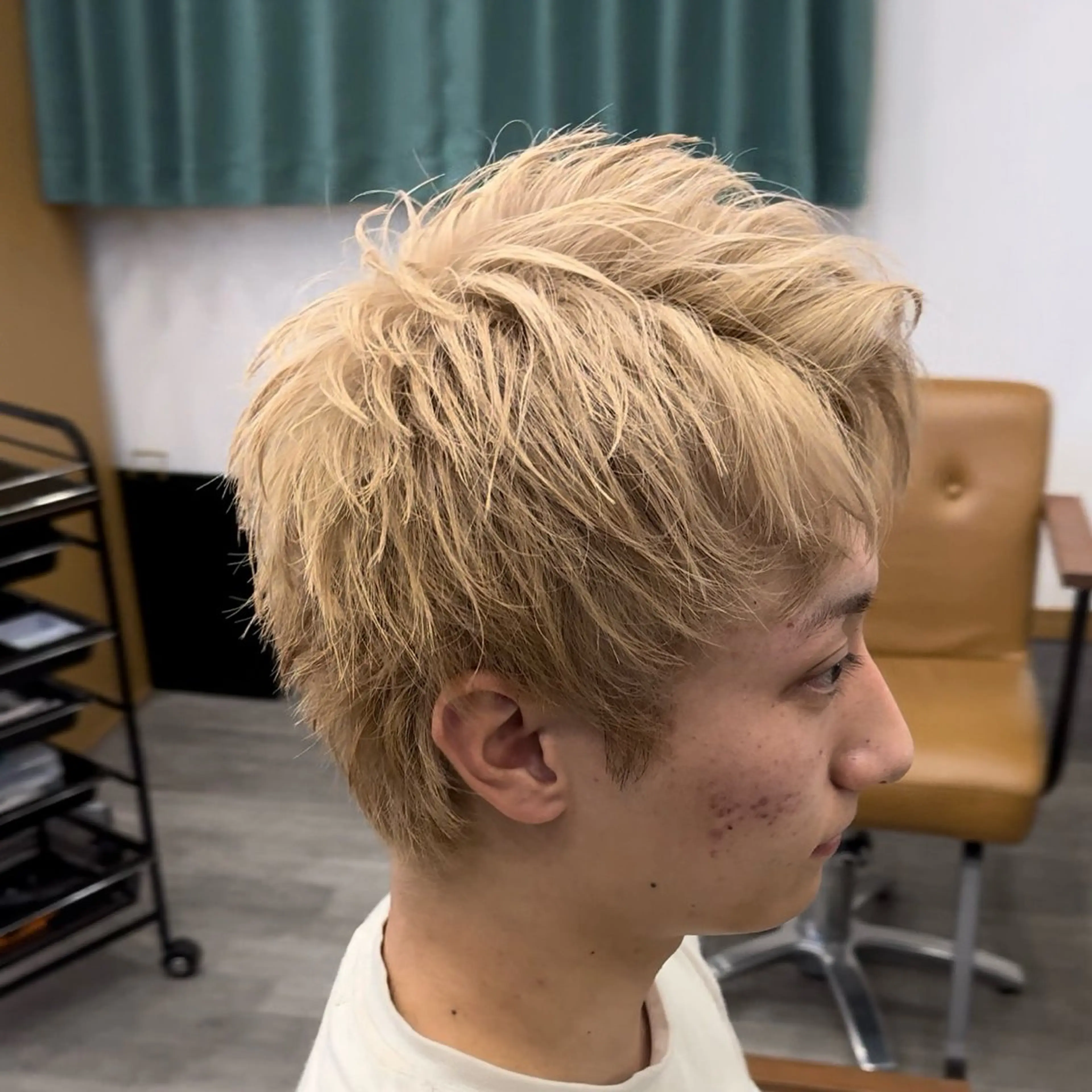 カラー メンズ ベージュカラー ミルクティーベージュ Liberte hair所属・Liberte 佐藤秀太のヘアスタイル