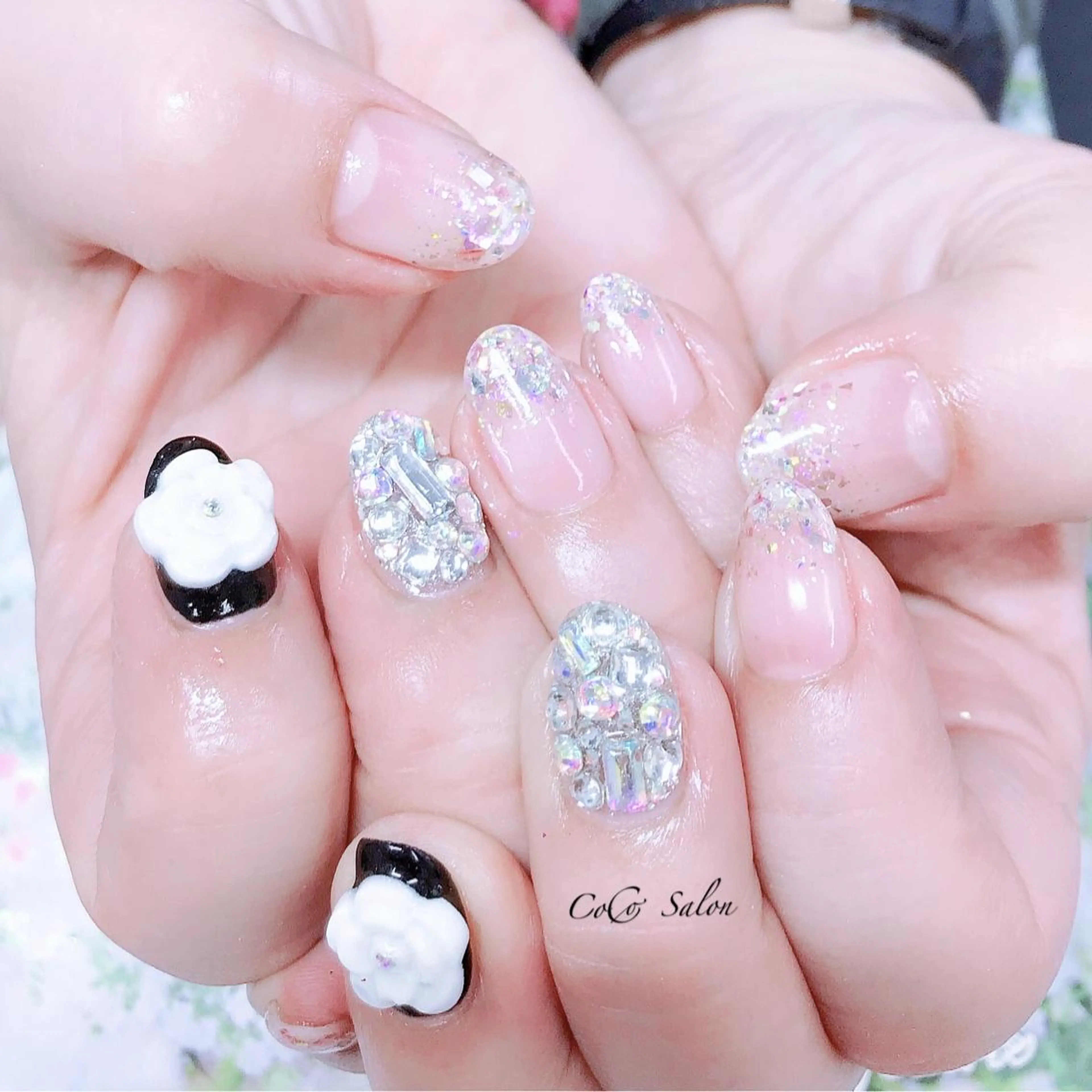 ネイル フラワーネイル グラデーション キラキラネイル CoCoSalon ネイル/まつ毛予約のネイルデザイン