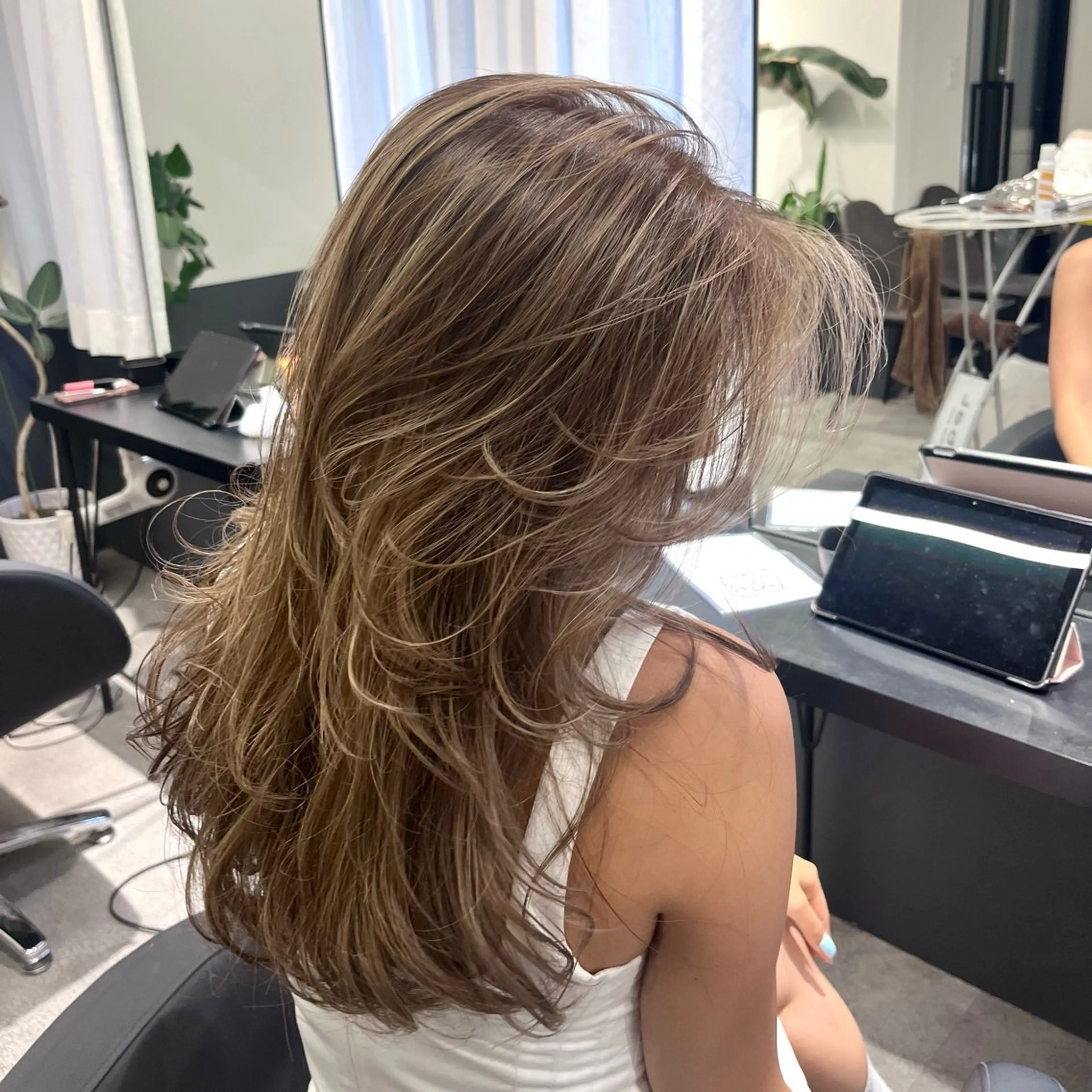 ロング カラー トリートメント ヘアカラー EMMA🤍 CIERA.心斎橋のヘアスタイル