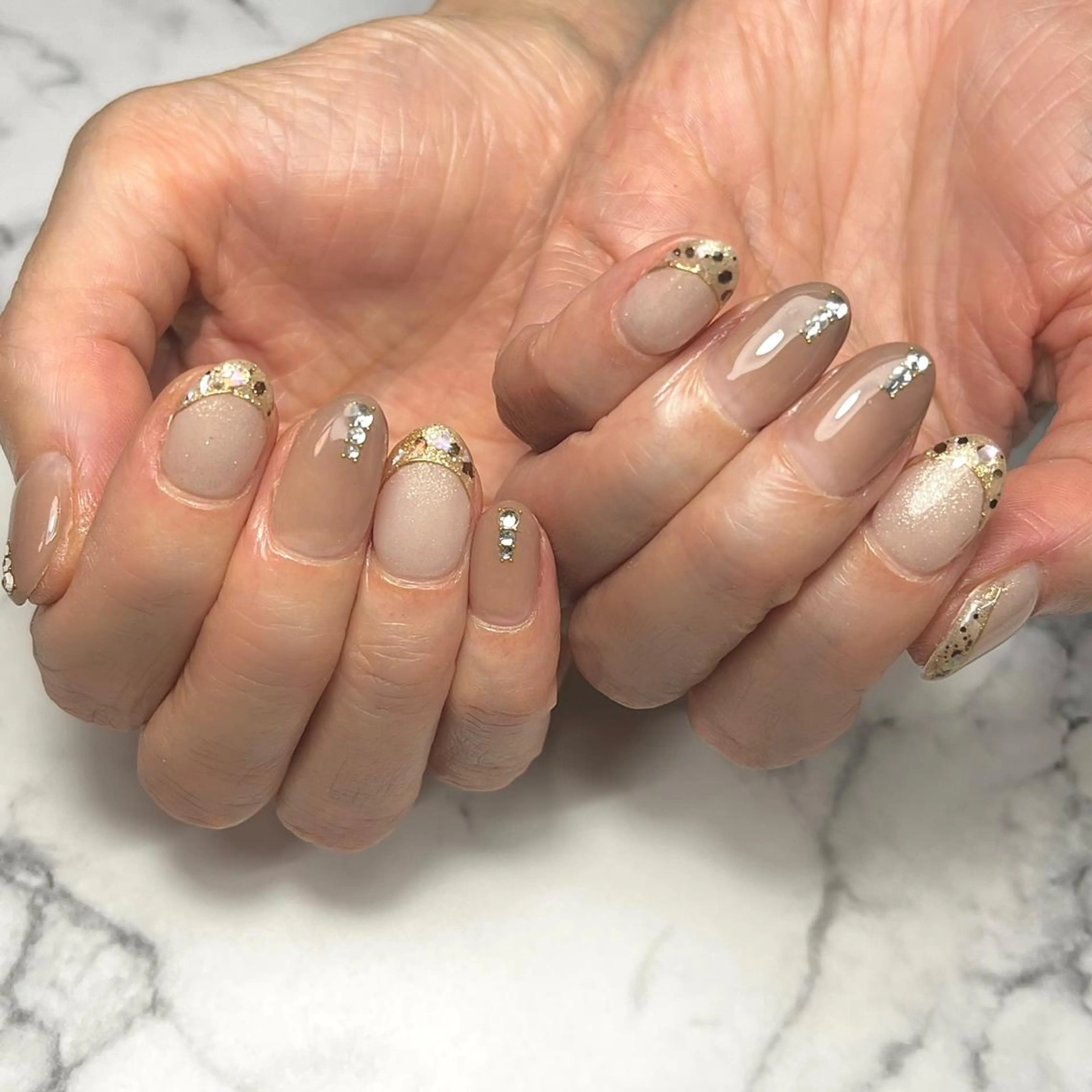 ネイル アートネイル ブラウン フレンチネイル ジェルネイル ゴールド ハンドネイル NAIL NOWのネイルデザイン