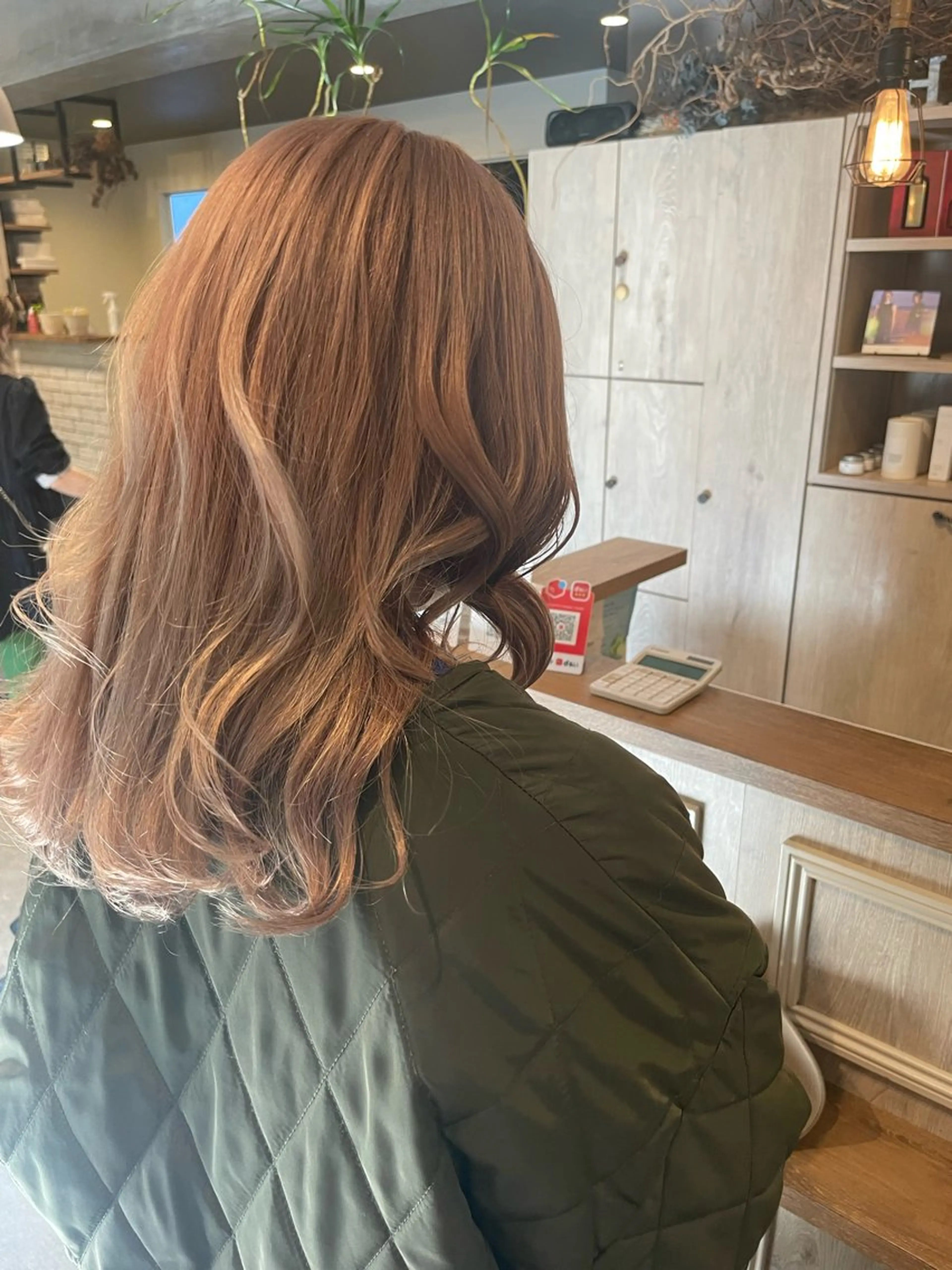 セミロング カット ヘアカラー HARE 川崎晴佳のヘアスタイル