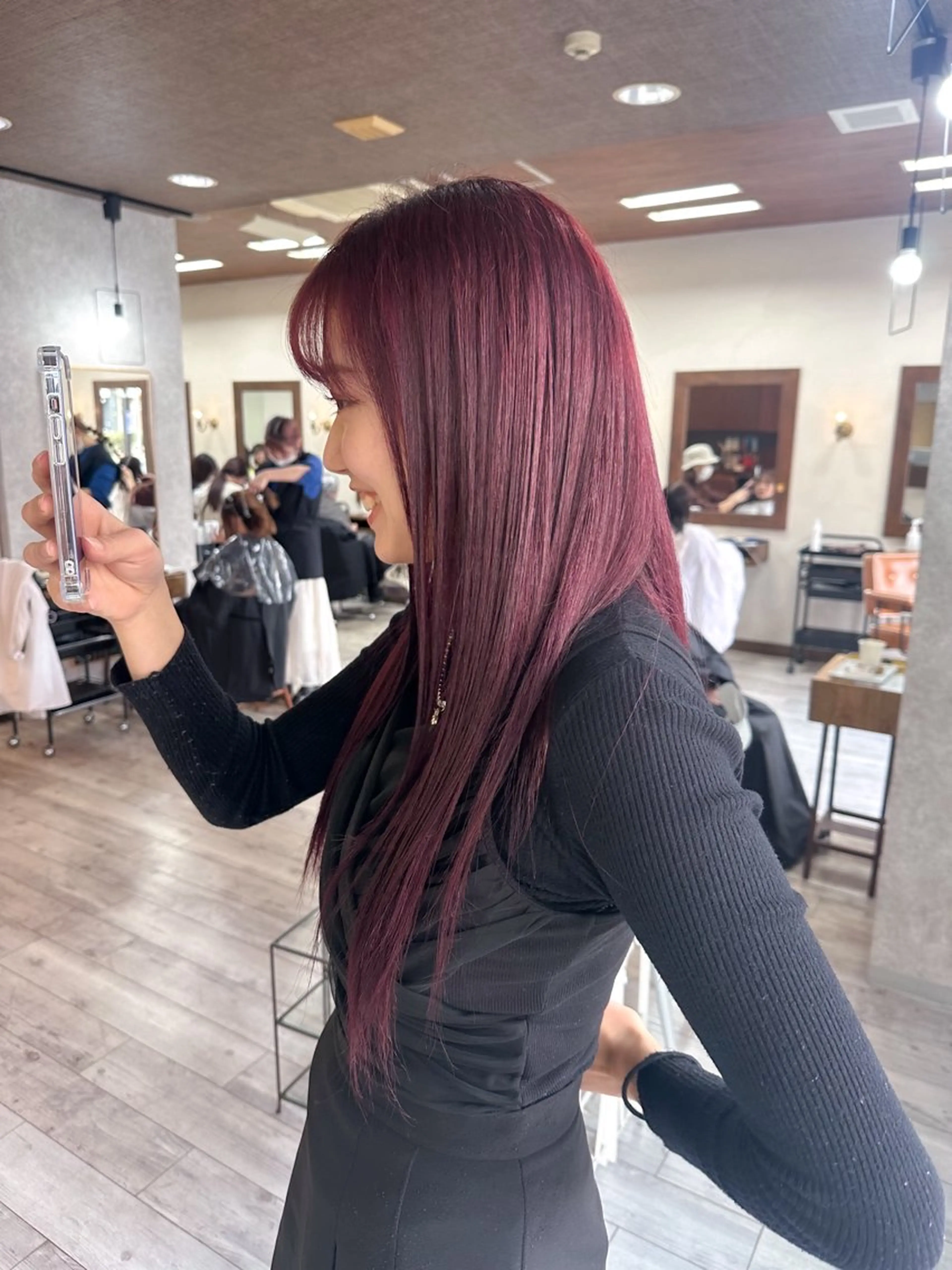 ロング カラー ブリーチ カシス ブリーチなしカラー レッドカラー ヘアカラー トリートメント minim / miku 暖色カラーのヘアスタイル