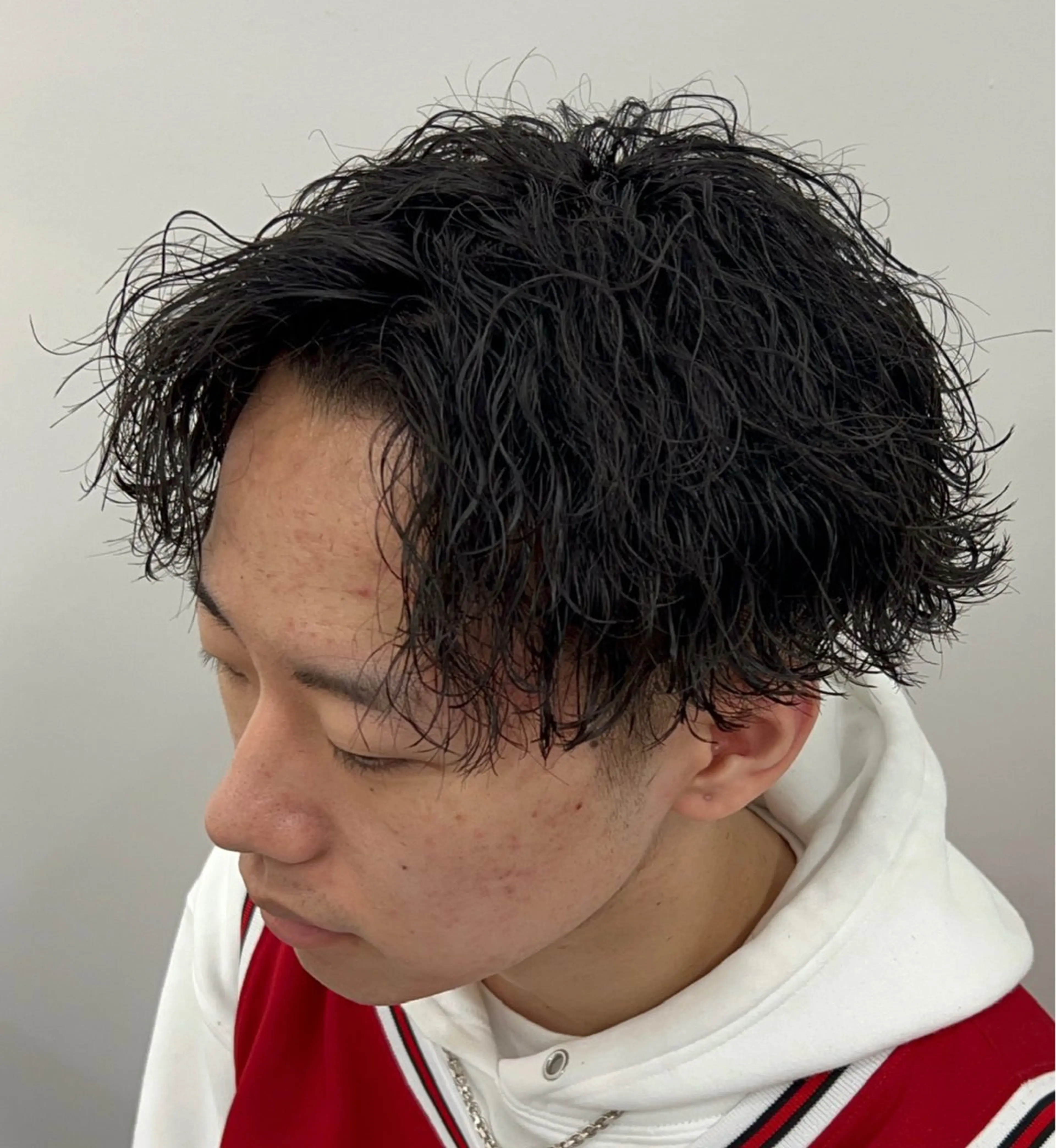 ショート パーマ メンズ センターパート メンズパーマ 波巻きパーマ カット パーマ TWIST windbycielのヘアスタイル