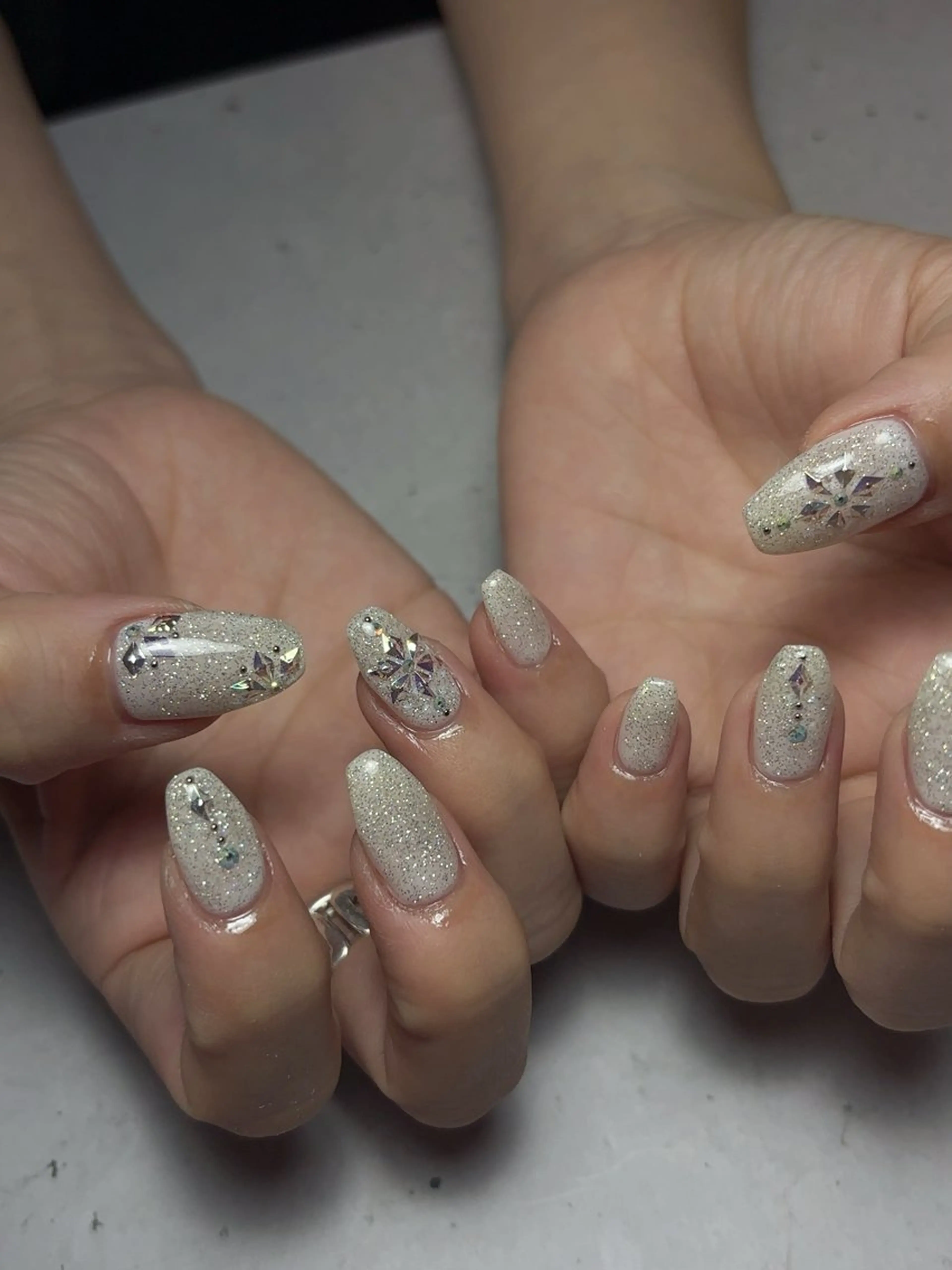 ネイル 冬ネイル クリスマス ハンドネイル ella nail AIのネイルデザイン