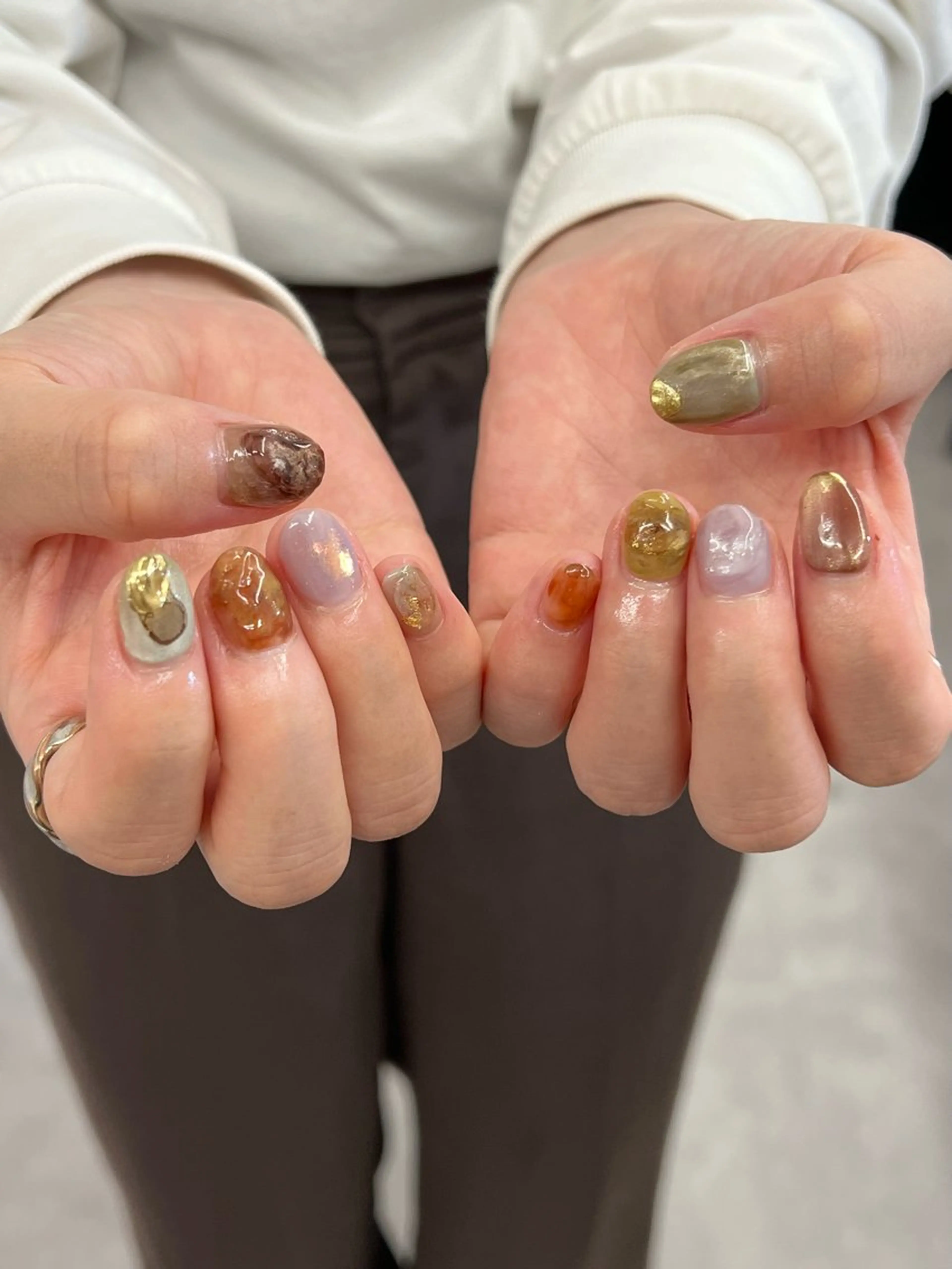 ネイル ジェルネイル ゴールド 韓国ネイル マグネットネイル ニュアンスネイル ハンドネイル ハンドケア Bana_ Nailのネイルデザイン