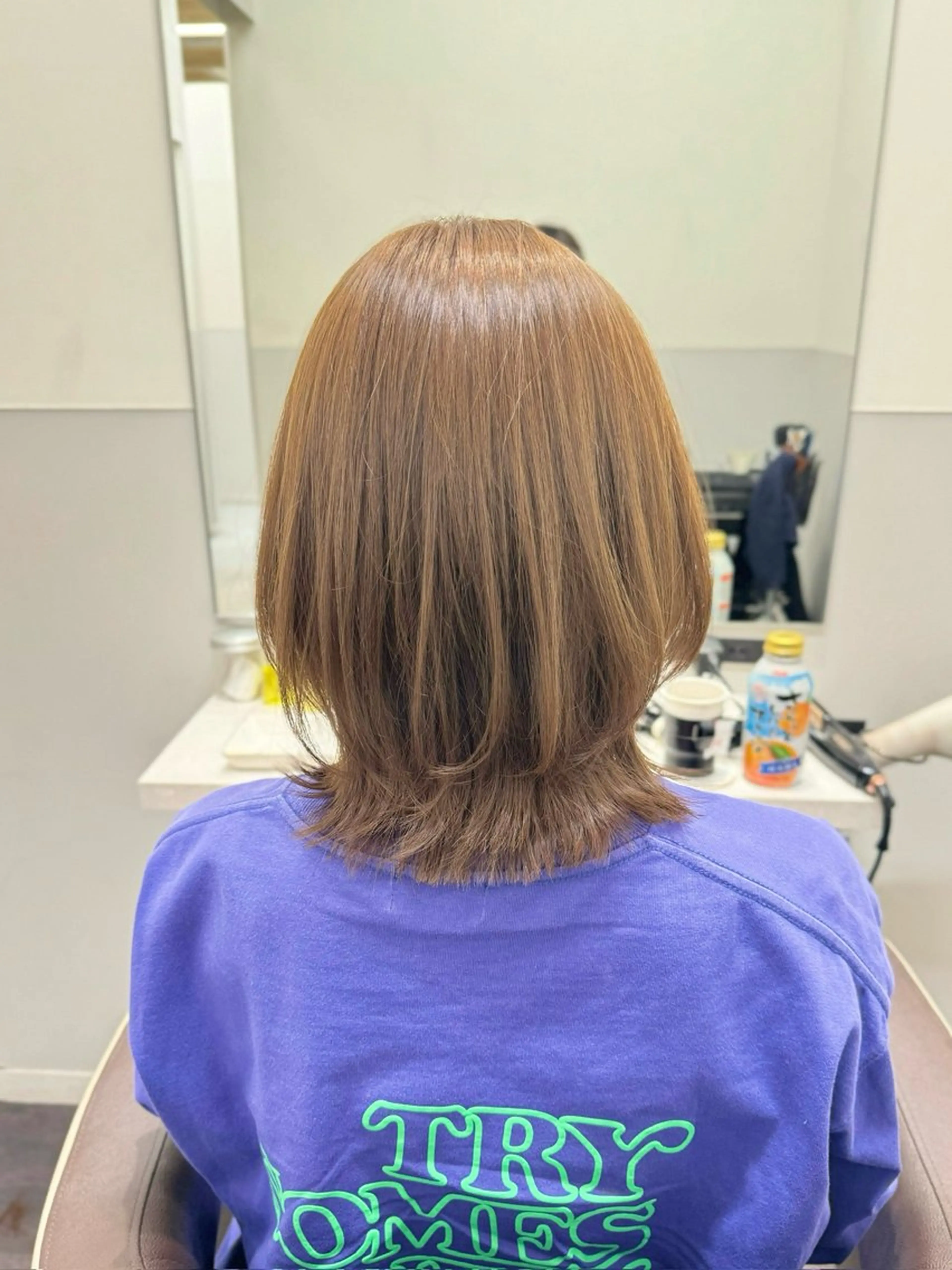 ミディアム カラー アッシュ ベージュカラー くびれヘア くびれレイヤー レイヤーカット カット ヘアカラー トリートメント ヘアセット SALOWIN新宿三丁目【サロウィン】所属・ハッシュレイヤー💐 透明感カラー💐青木のヘアスタイル