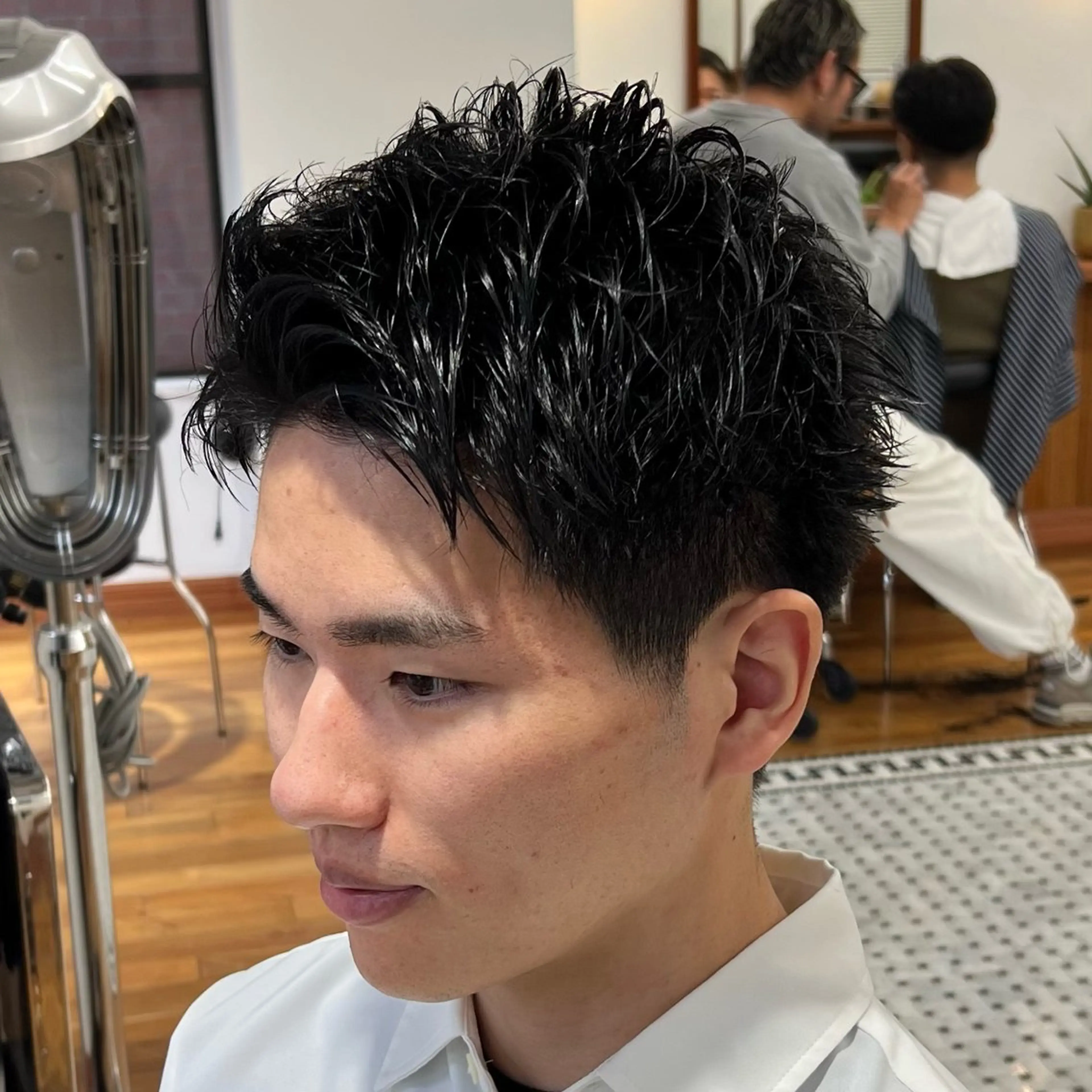 ショート メンズ ビジネス 刈り上げ ショートヘア カット メンズカット✂️ スキンフェード伊藤陸のヘアスタイル