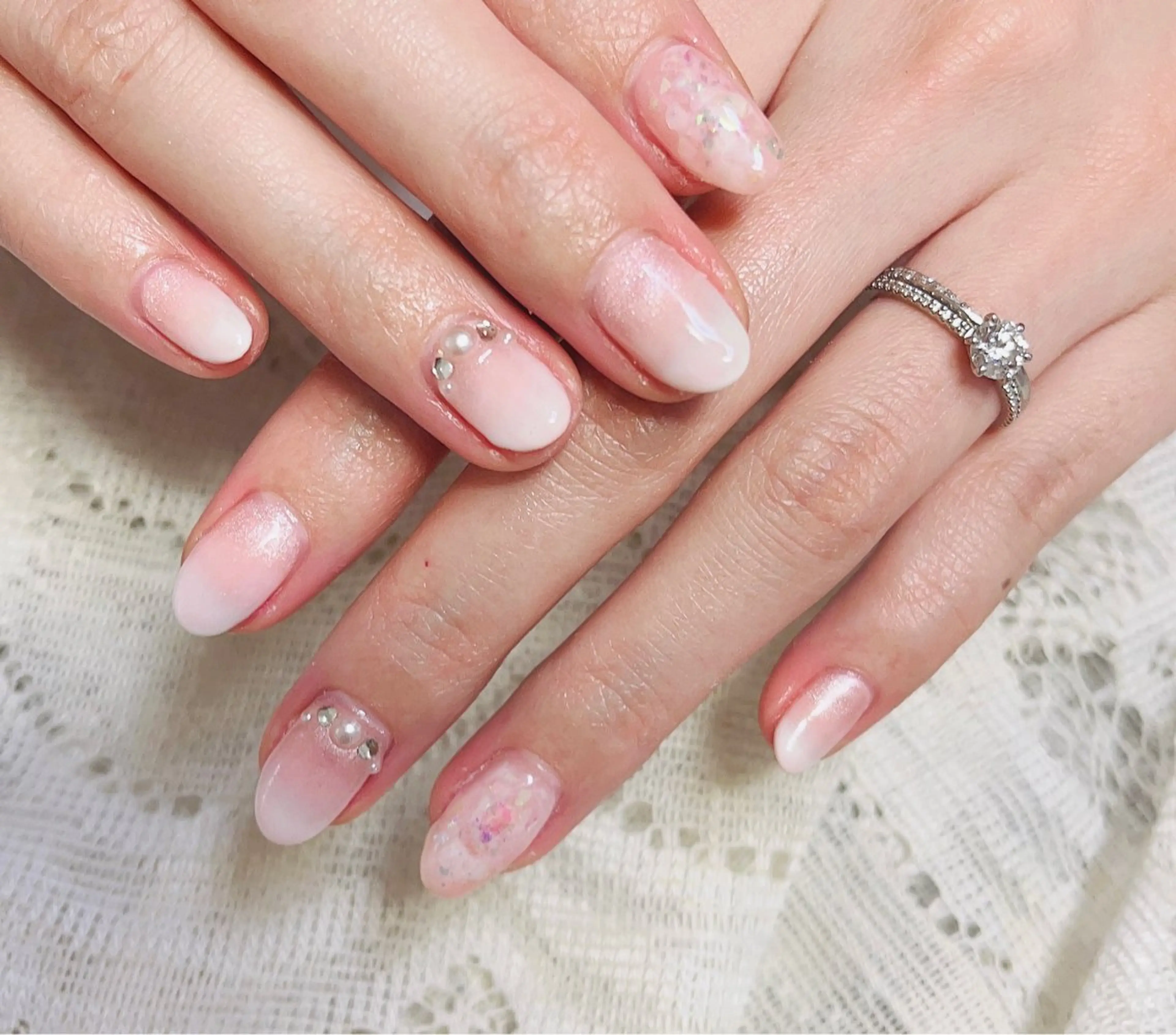 ネイル アートネイル 持ち込み ストーンネイル ブライダルネイル ハンドネイル ハンドケア Felice所属・ベテランネイル cnc  nailのネイルデザイン