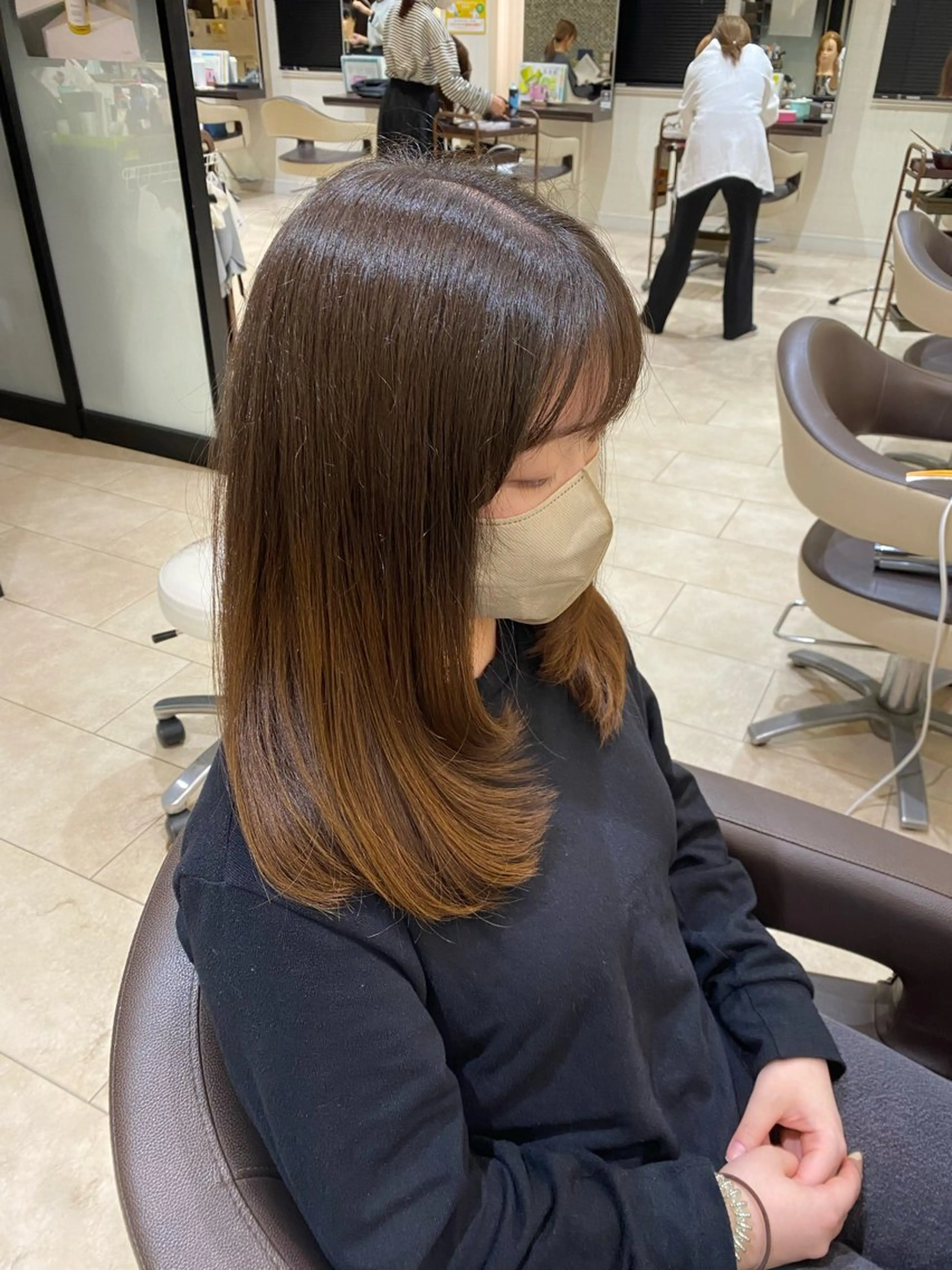 セミロング 顔まわりレイヤー 顔周りカット レイヤーカット CARDIA LUSSO所属・松下 美希のヘアスタイル
