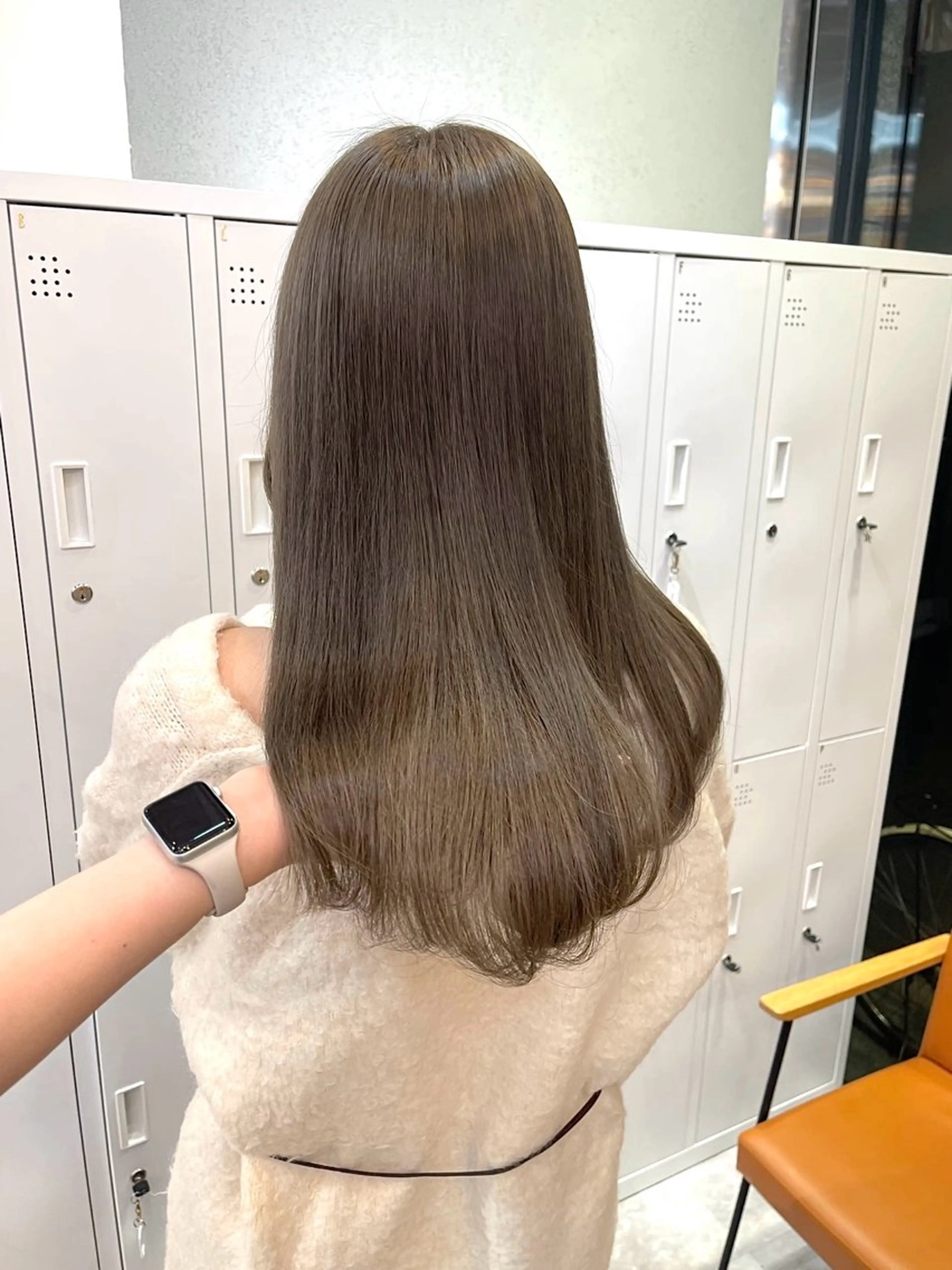 ロング カラー ブリーチ グレージュ オリーブグレージュ オリーブグレー ヘアカラー トリートメント 色落ちまで可愛く✨ モテカラー別所好葉のヘアスタイル