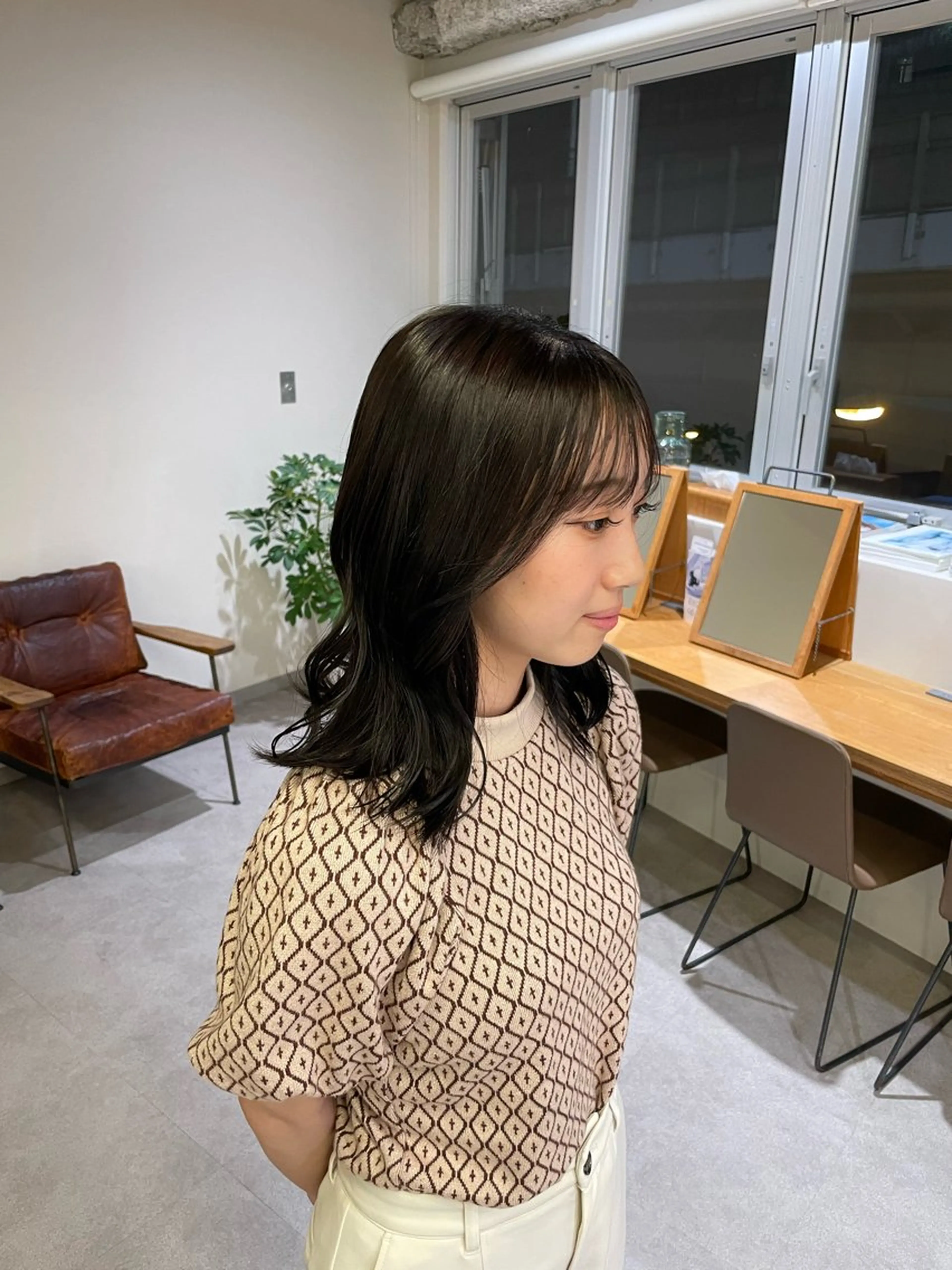 ミディアム SARA 【大阪梅田】のヘアスタイル