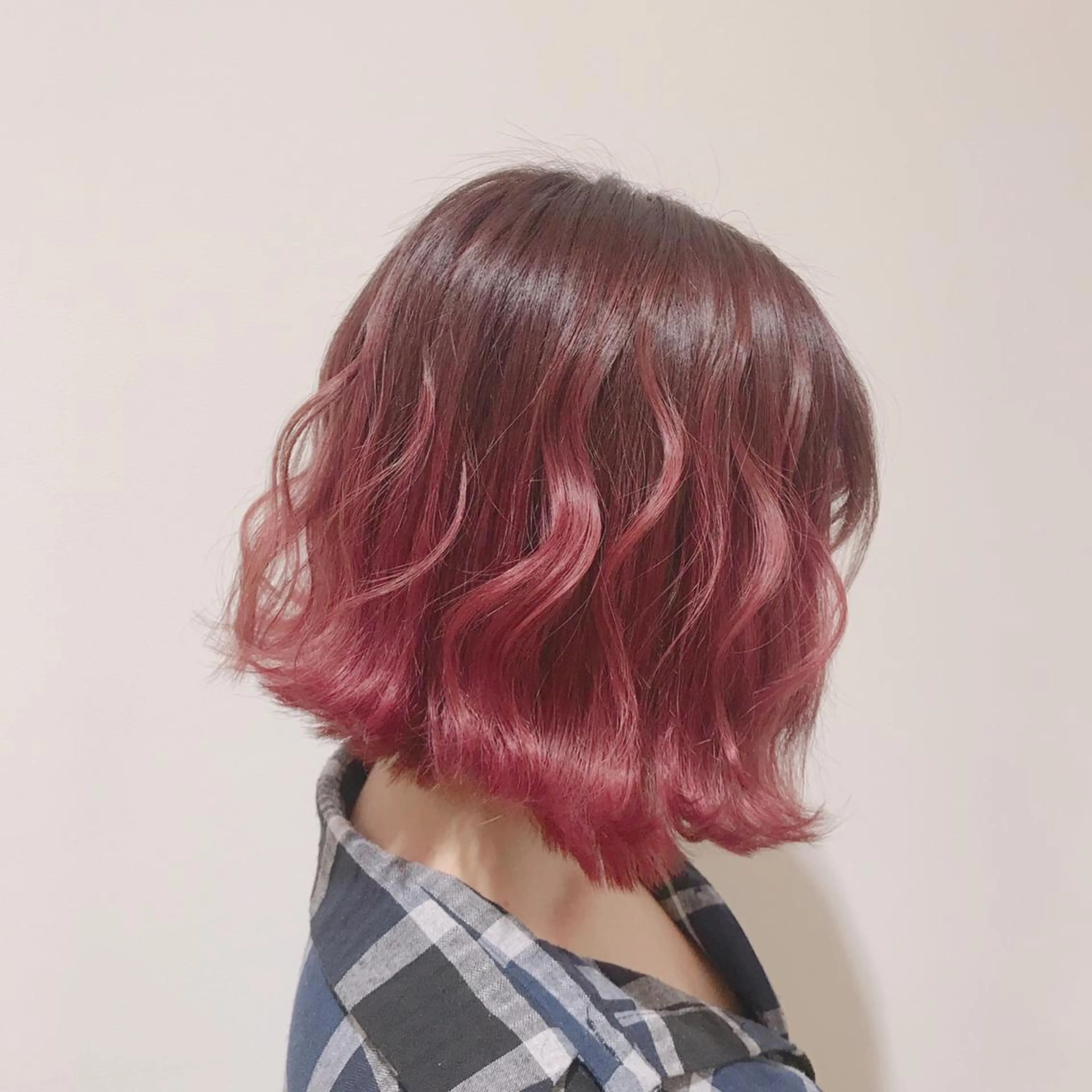 ミディアム カラー グラデーションカラー ピンクカラー ボブ 川越 輝梨奈のヘアスタイル