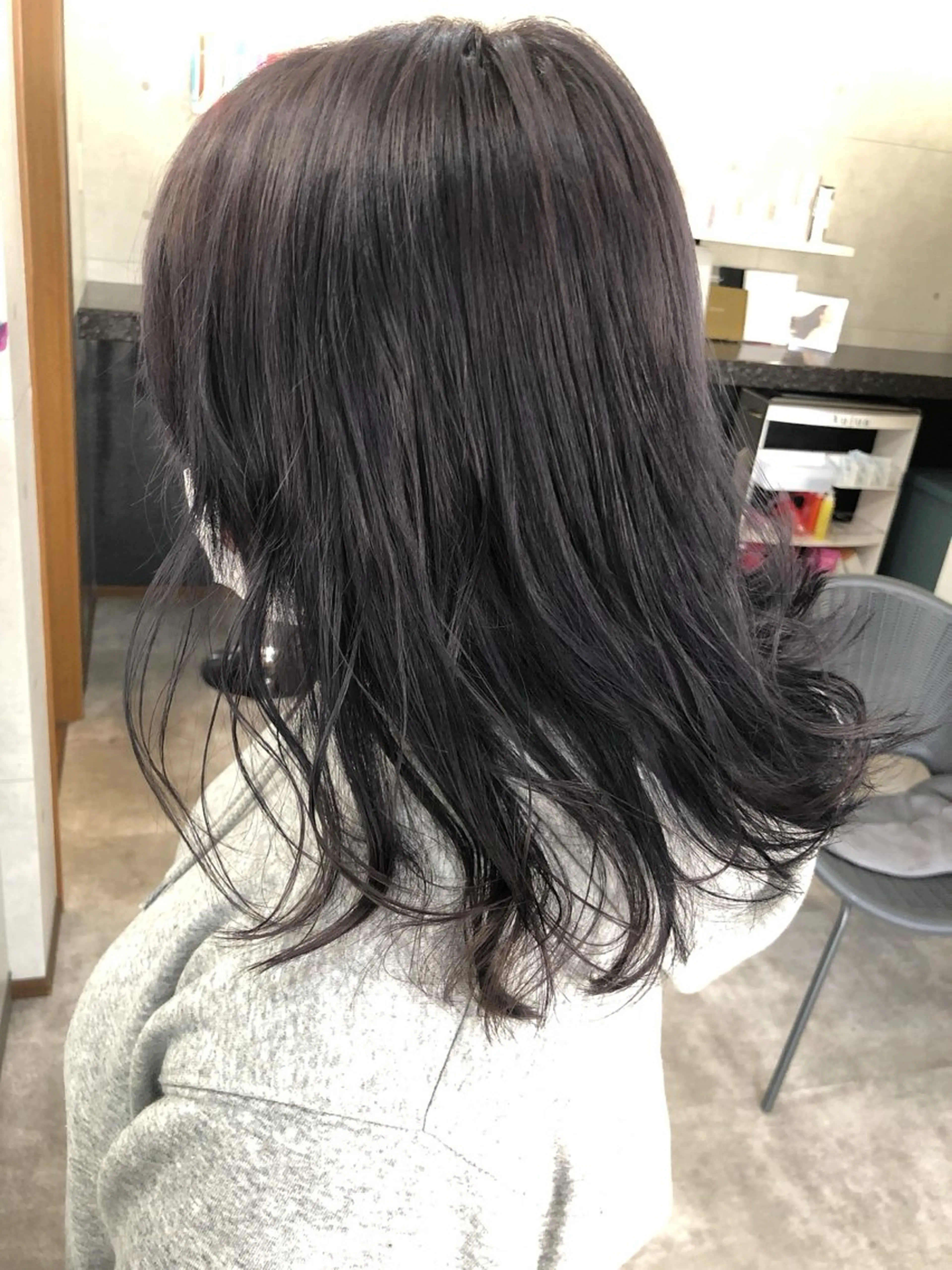 ミディアム ボブ くびれヘア くせ毛 髪質改善 切りっぱなしロブ カット ヘアカラー REVE所属・REVE 【外国人風カラー】のヘアスタイル