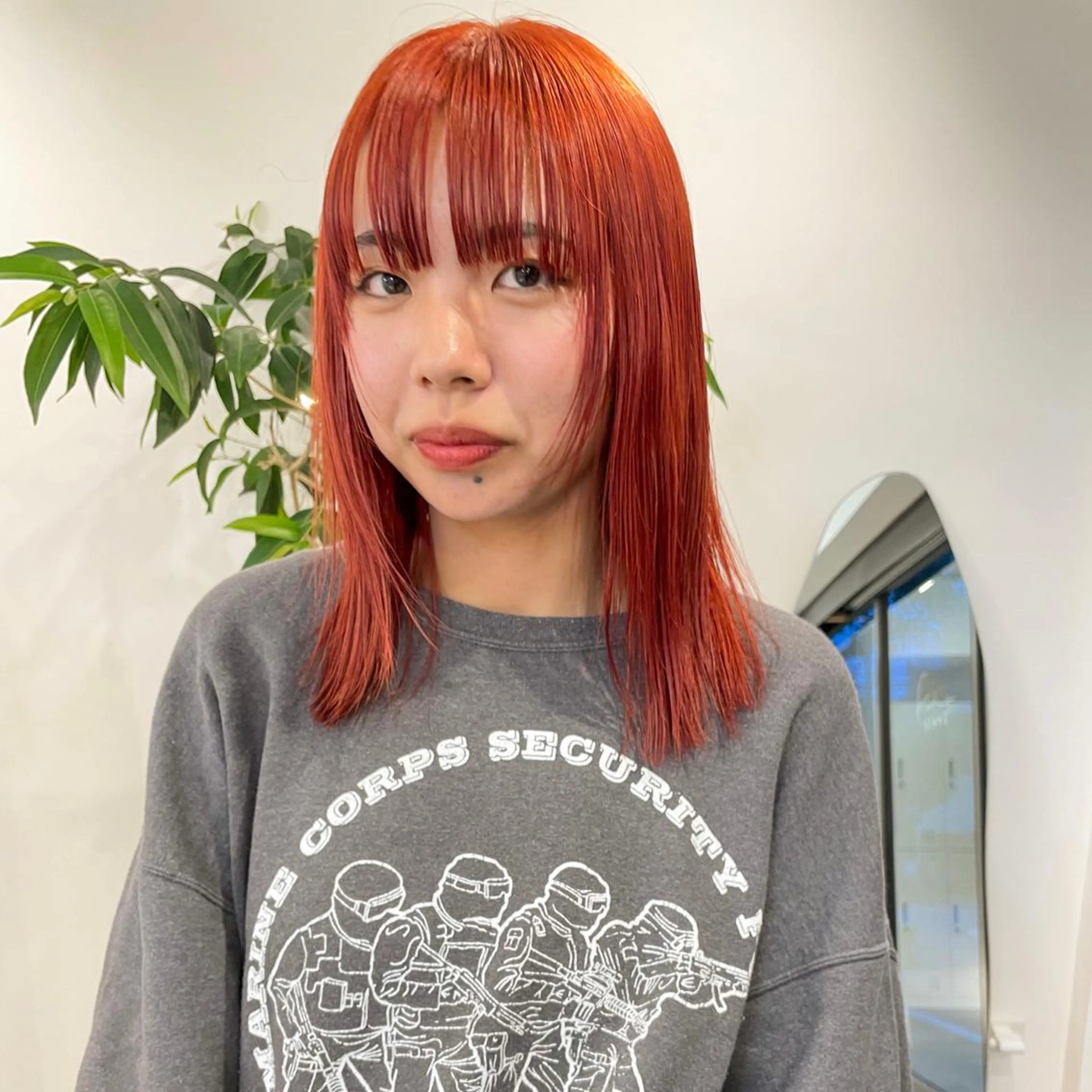 セミロング カラー 切りっぱなしボブ ベージュカラー ブロンド 透明感カラー イヤリングカラー 可愛いパーマスタイル といえばISSEYのヘアスタイル