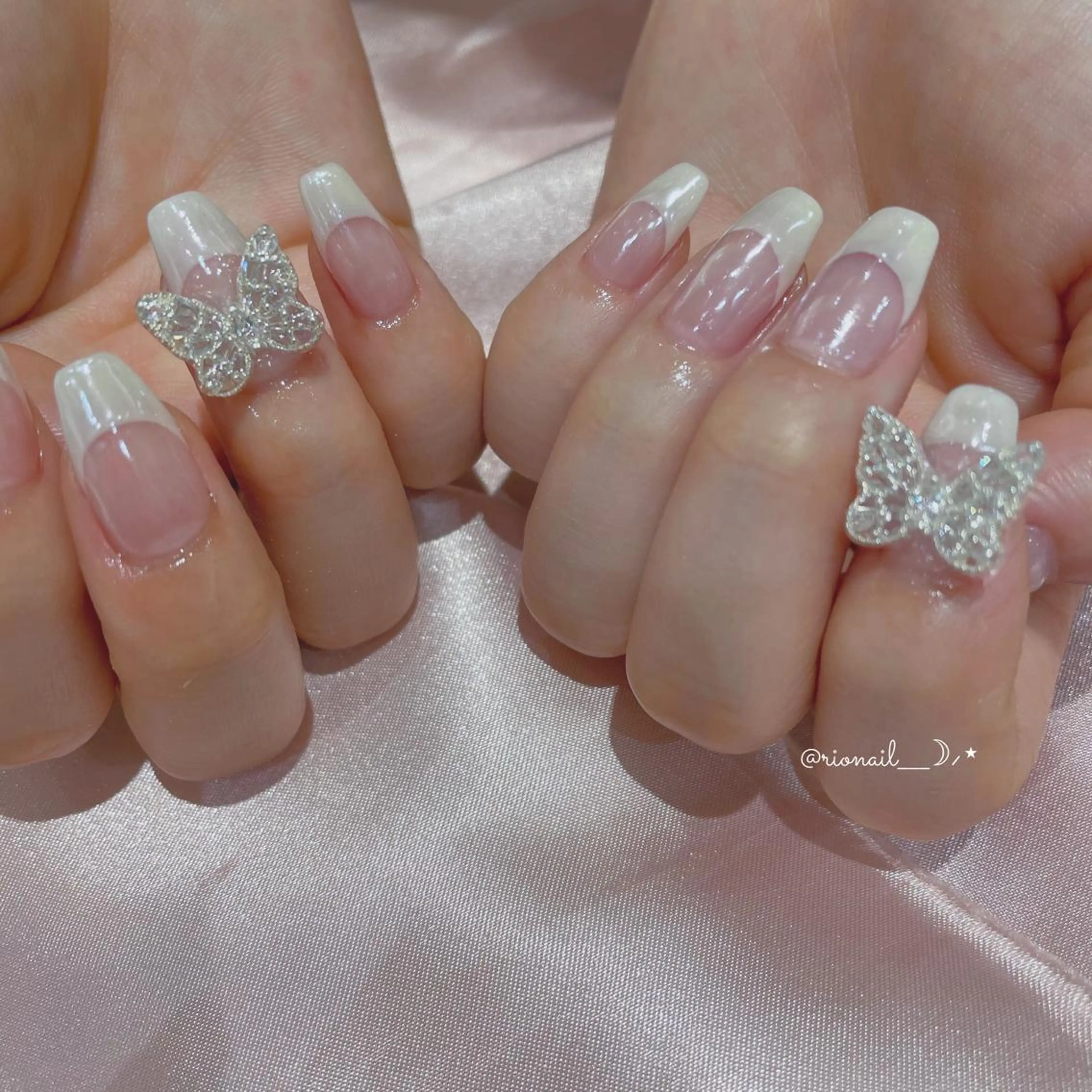 ネイル アートネイル 𝘙𝘪𝘰𝘯𝘢 ...🕯🤍のネイルデザイン