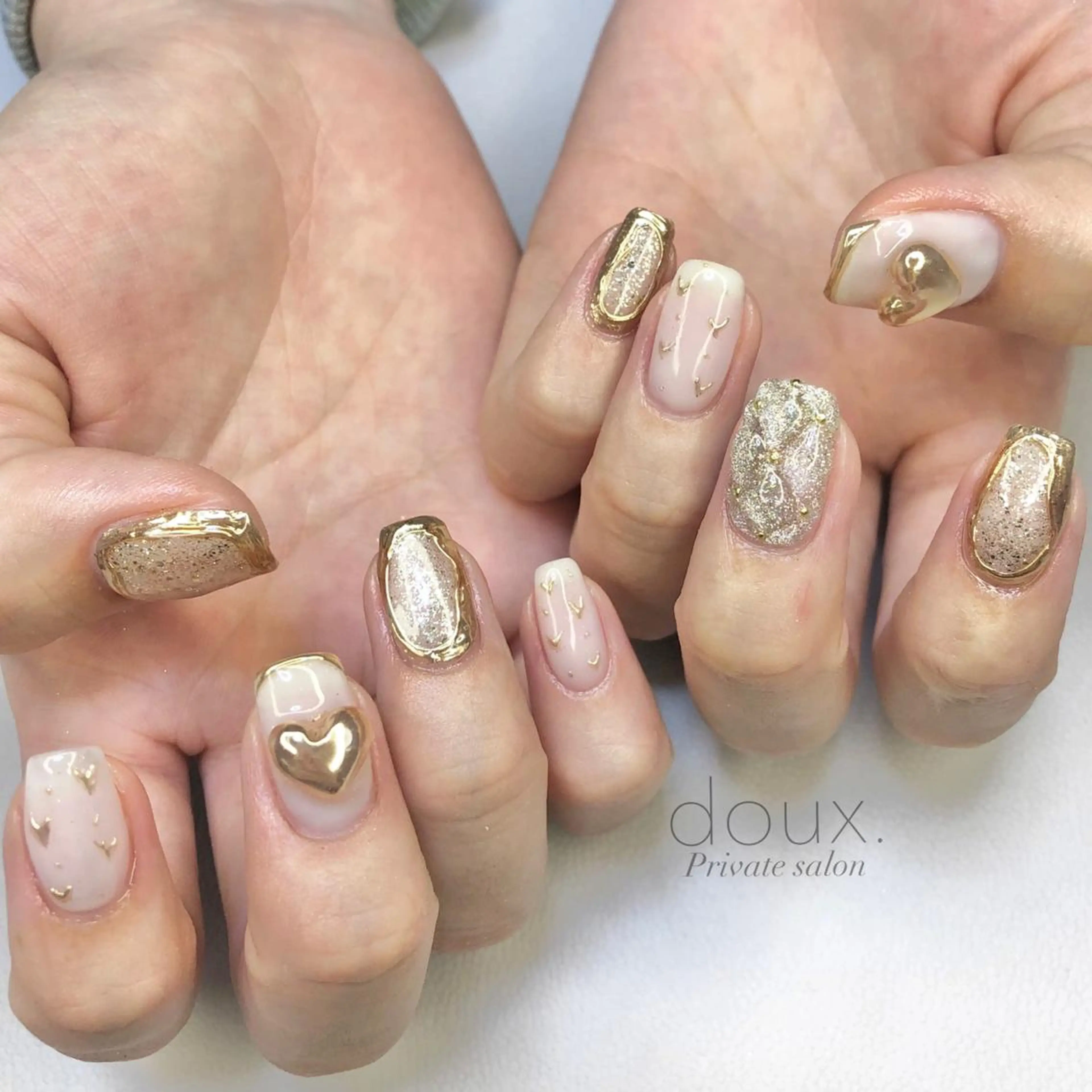 ネイル ゴールド 卒業式 ミラーネイル doux. nailのネイルデザイン