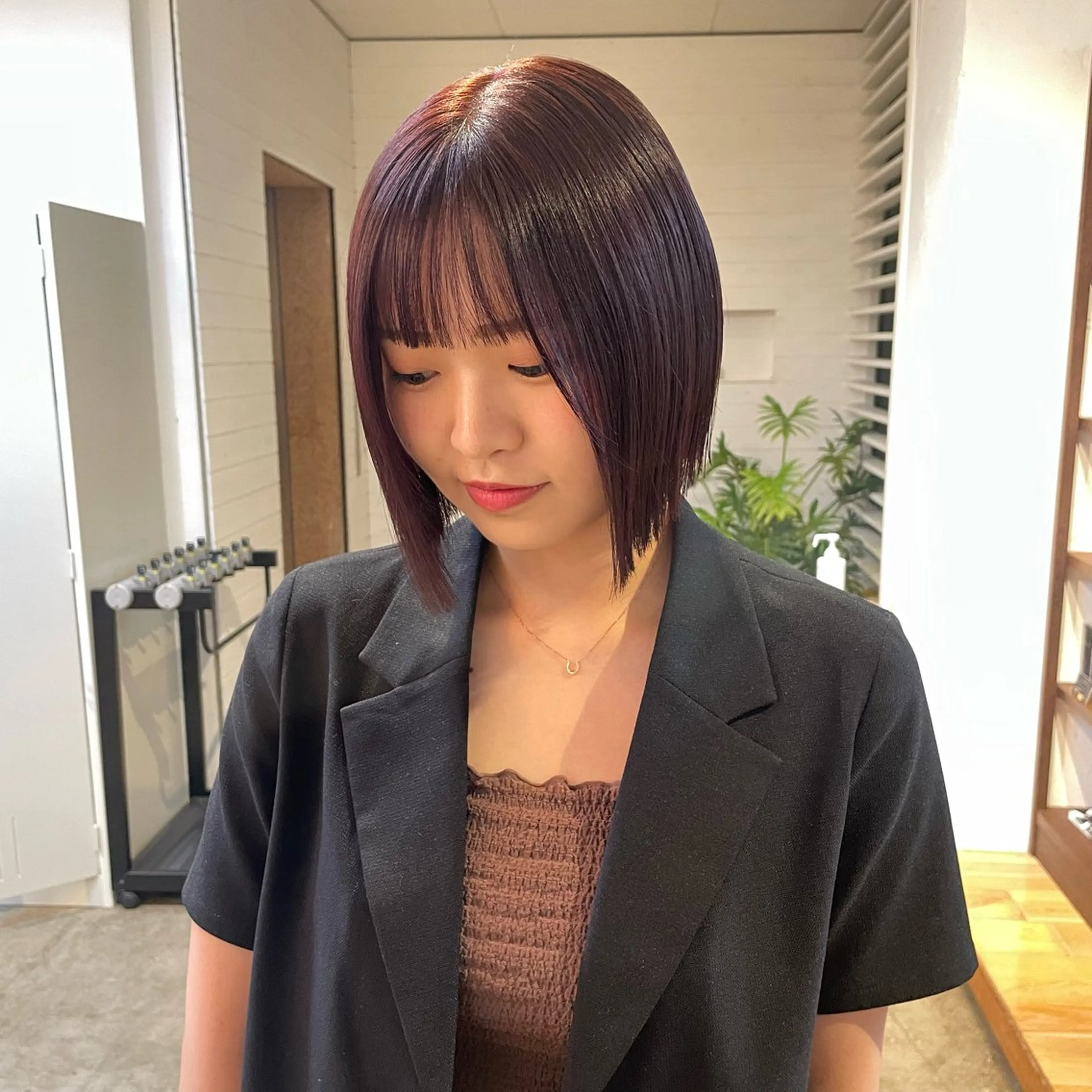 ミディアム カラー 透明感カラー イルミナカラー ボブ mina / 透明感ベージュカラーのヘアスタイル