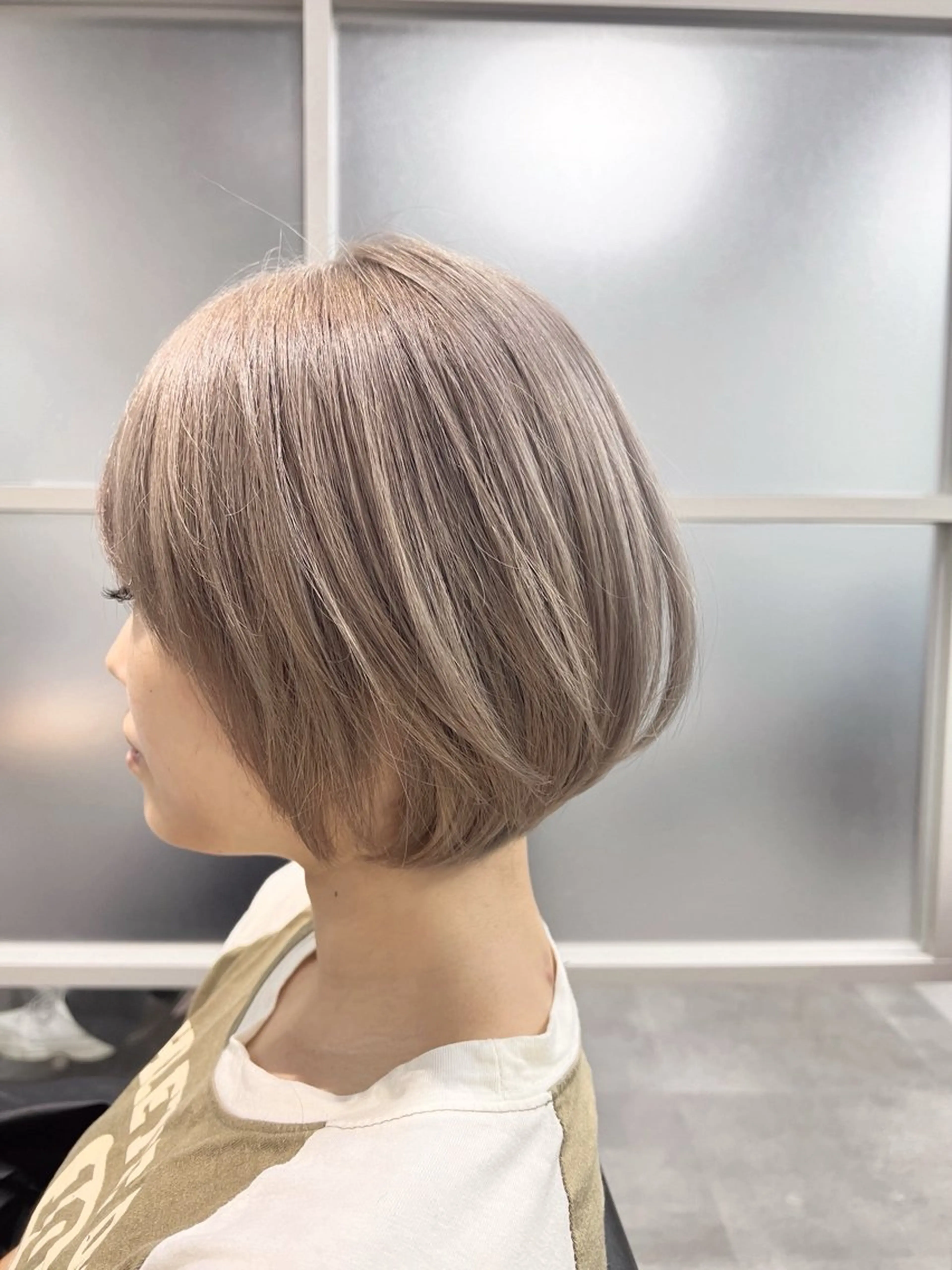 ミディアム ボブ ハイライト 髪質改善 カット ヘアカラー newi ナカノのヘアスタイル