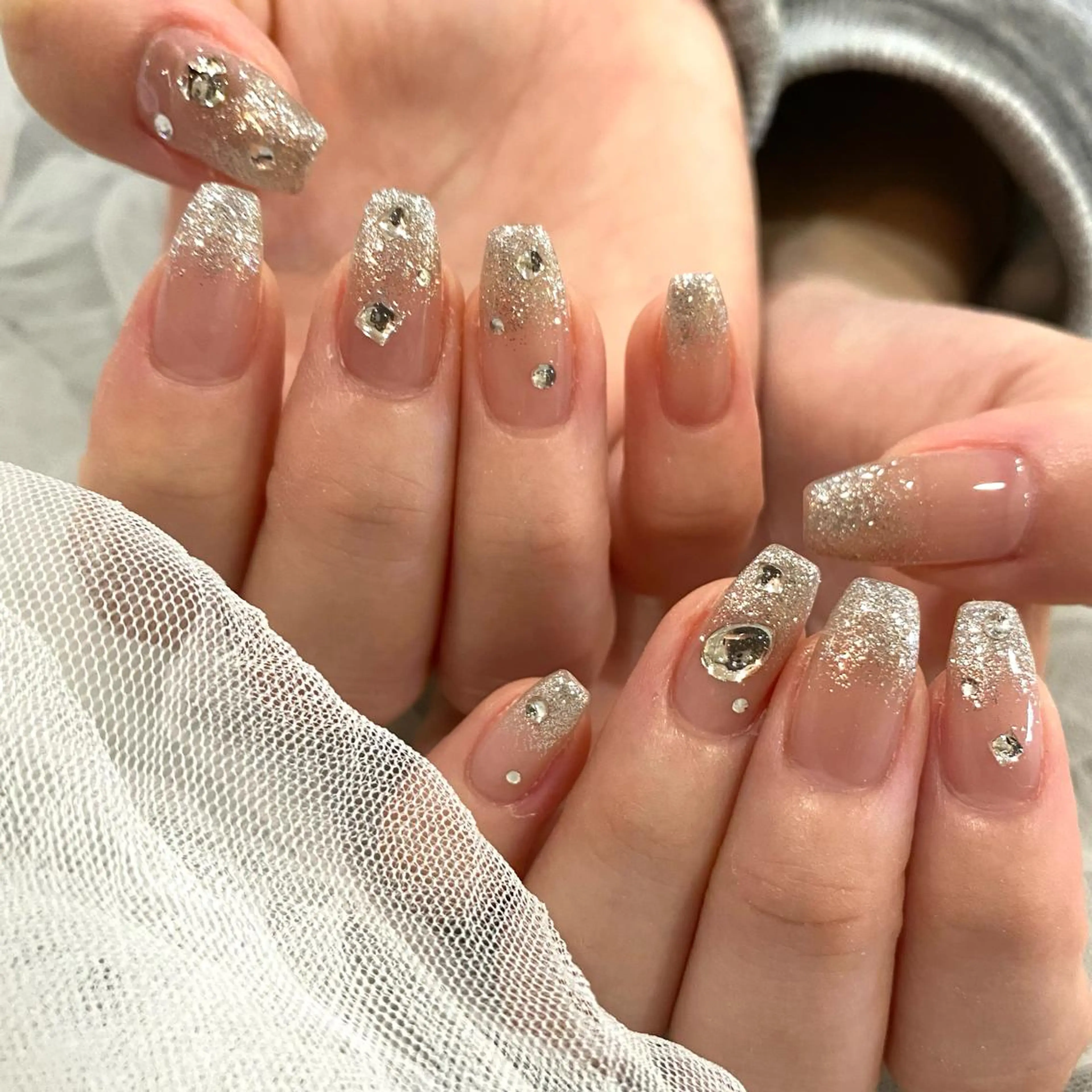 ネイル キラキラネイル ラメ(グリッター) ラメグラデーション ハンドネイル Cleo伏見店🌿 Momokaのネイルデザイン