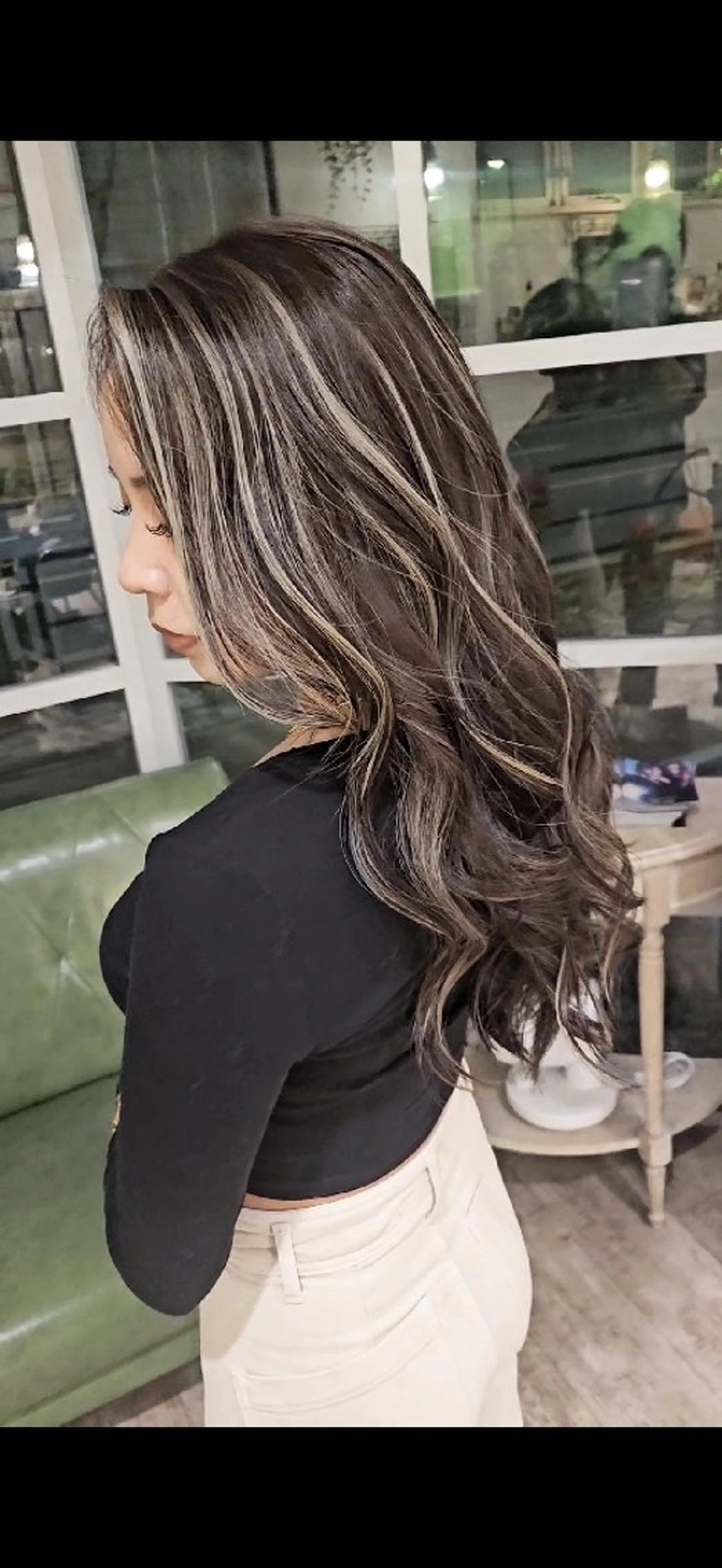 ロング 外国人風カラー ハイライト レイヤーカット ヘアカラー cherie所属・大内 格のヘアスタイル