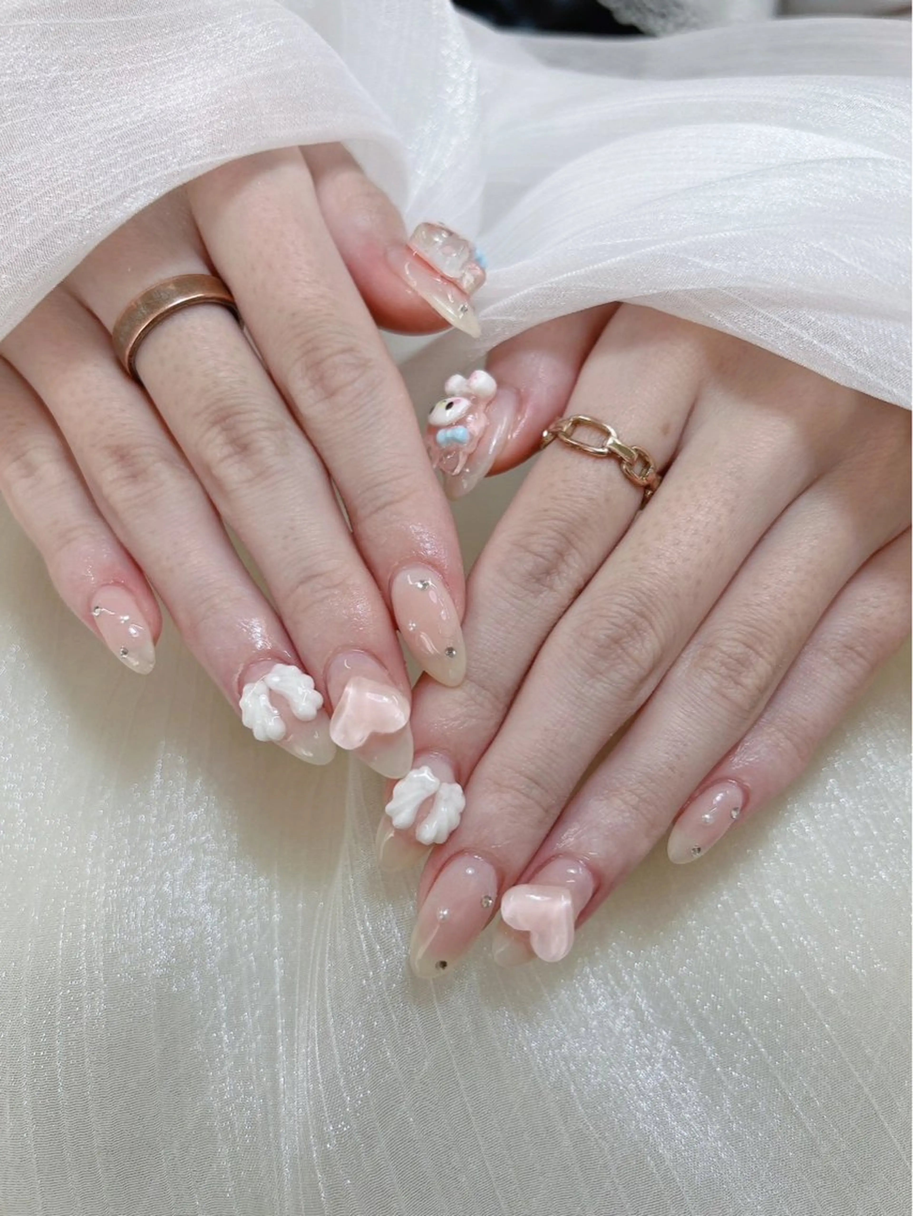 ネイル チークネイル フレンチネイル ハート キラキラネイル 韓国ネイル ハンドネイル ハンドケア Speraネイル 大宮店🎀のネイルデザイン