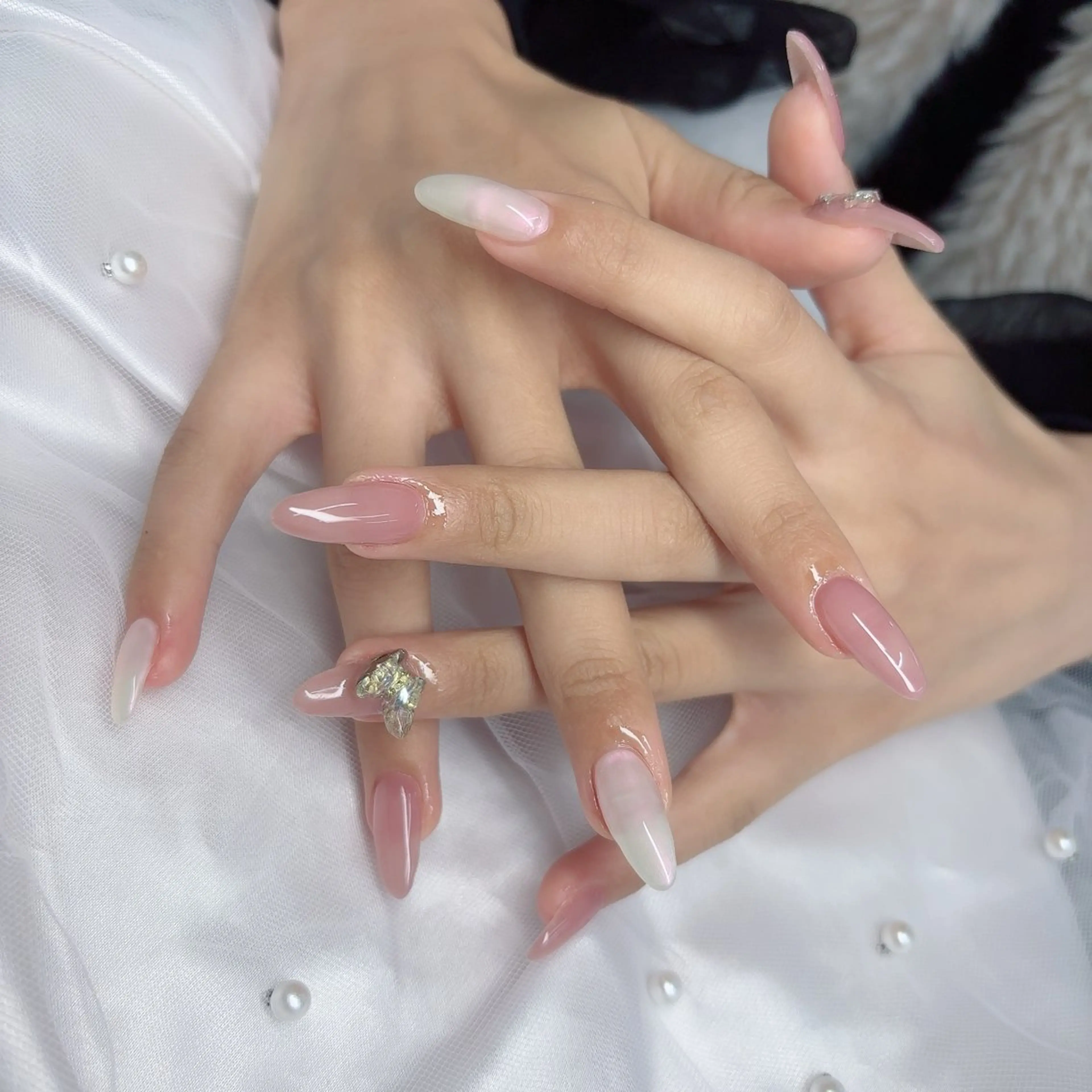 ネイル オーロラネイル フットネイル 氷ネイル・うるうるネイル キラキラネイル 韓国ネイル ハンドネイル Lance nailのネイルデザイン