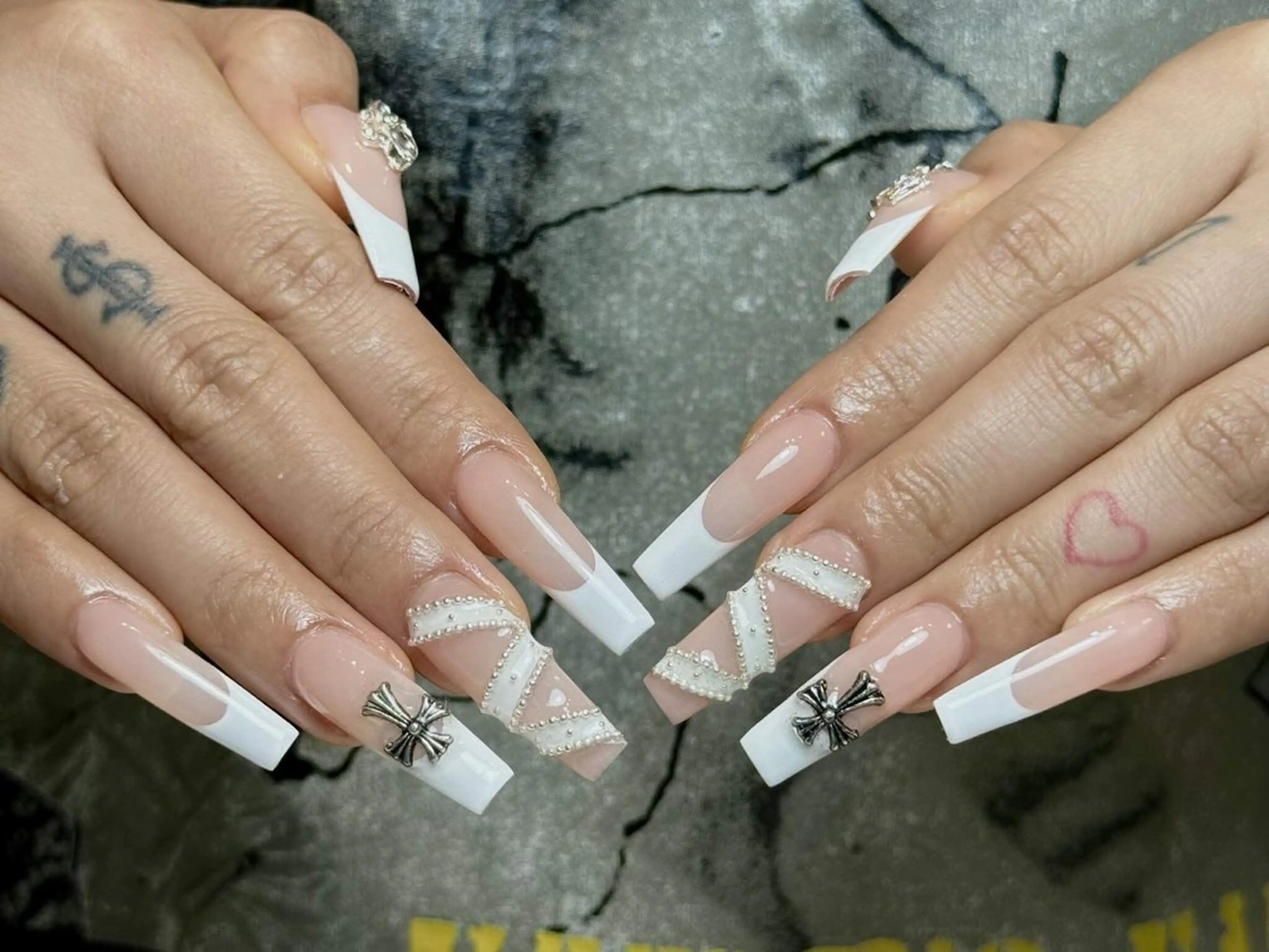 ネイル フレンチネイル ジェルネイル キラキラネイル 韓国ネイル マグネットネイル ハンドネイル Julli nail studio所属・Julli NailStudioのネイルデザイン