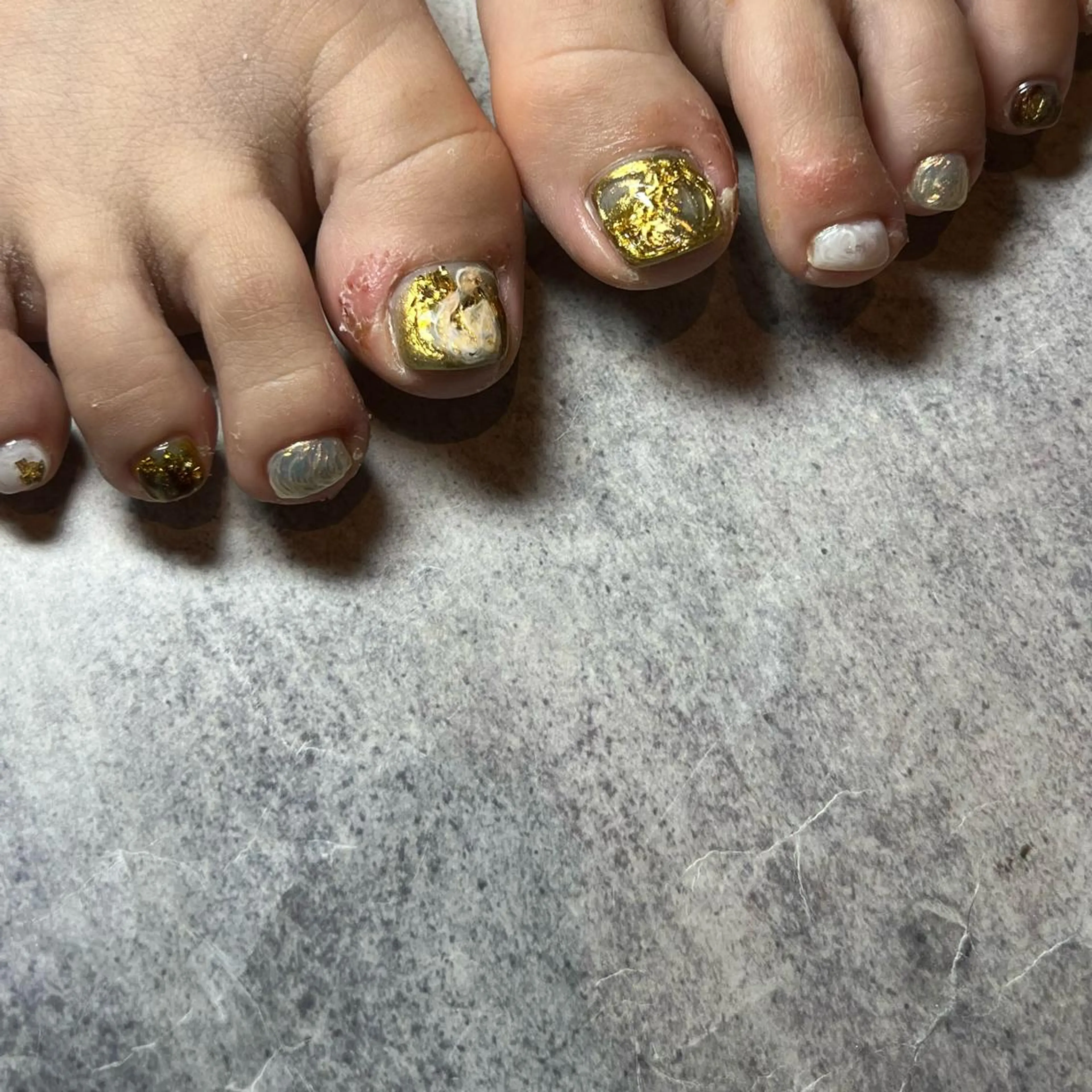 ネイル ミラーネイル ニュアンスネイル 𝐫𝐚𝐢 𝐧𝐚𝐢𝐥のネイルデザイン