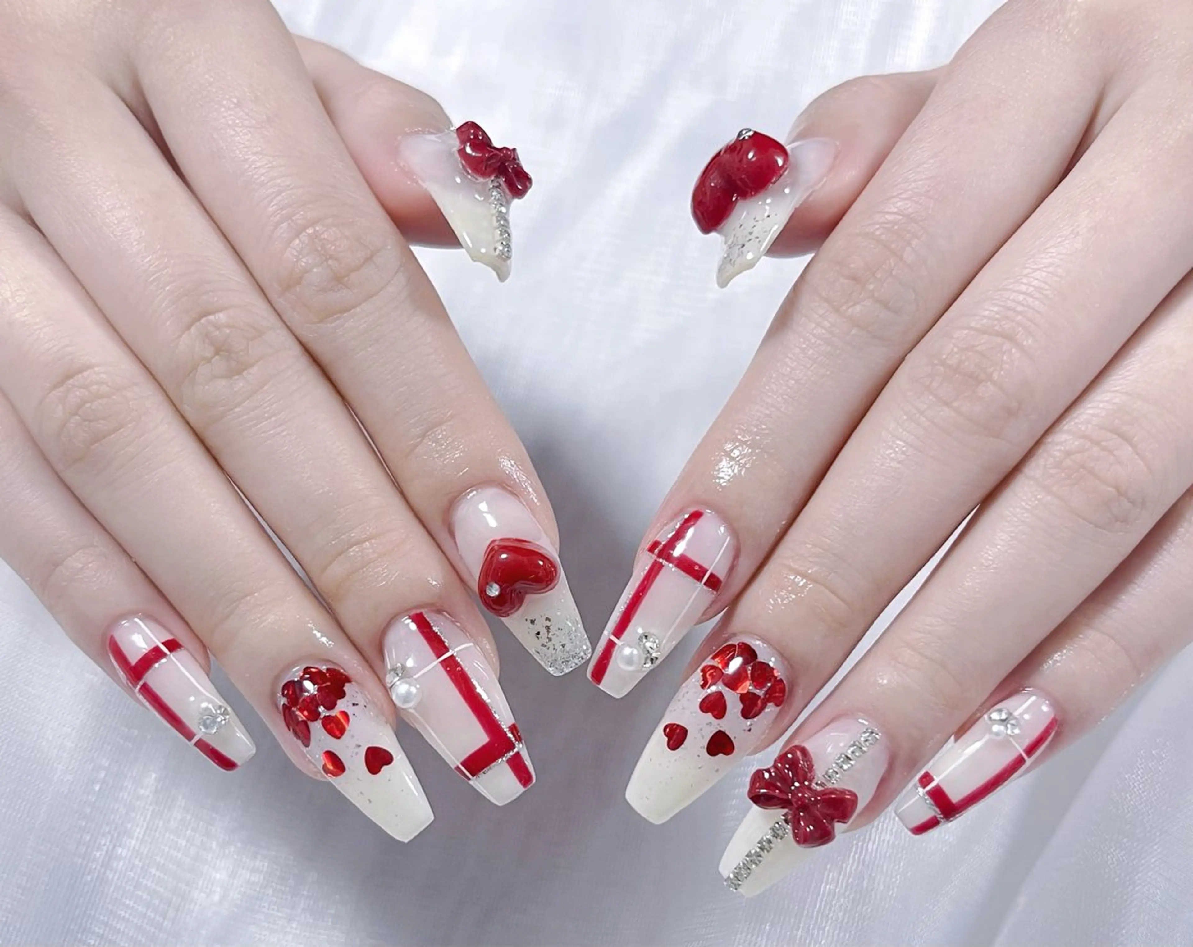 ネイル オーロラネイル クリアネイル フラッシュネイル ジェルネイル グラデーション ハンドネイル Amee Nailsalon所属・Amee Nailsalonのネイルデザイン
