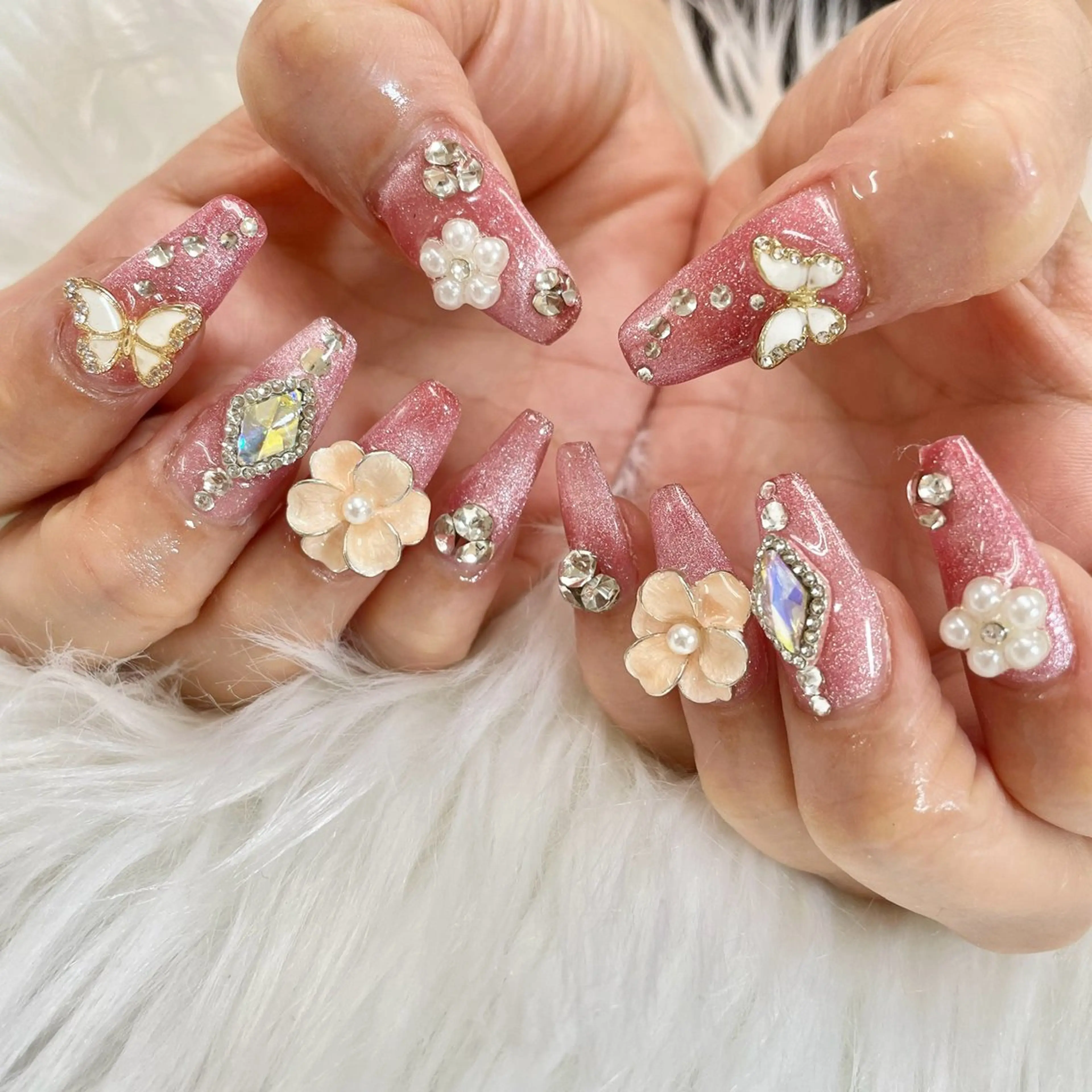 ネイル ガーリー 韓国ネイル マグネットネイル 春ネイル ワンホンネイル ハンドネイル 🎀AYAKO 🎀中韓ネイルのネイルデザイン