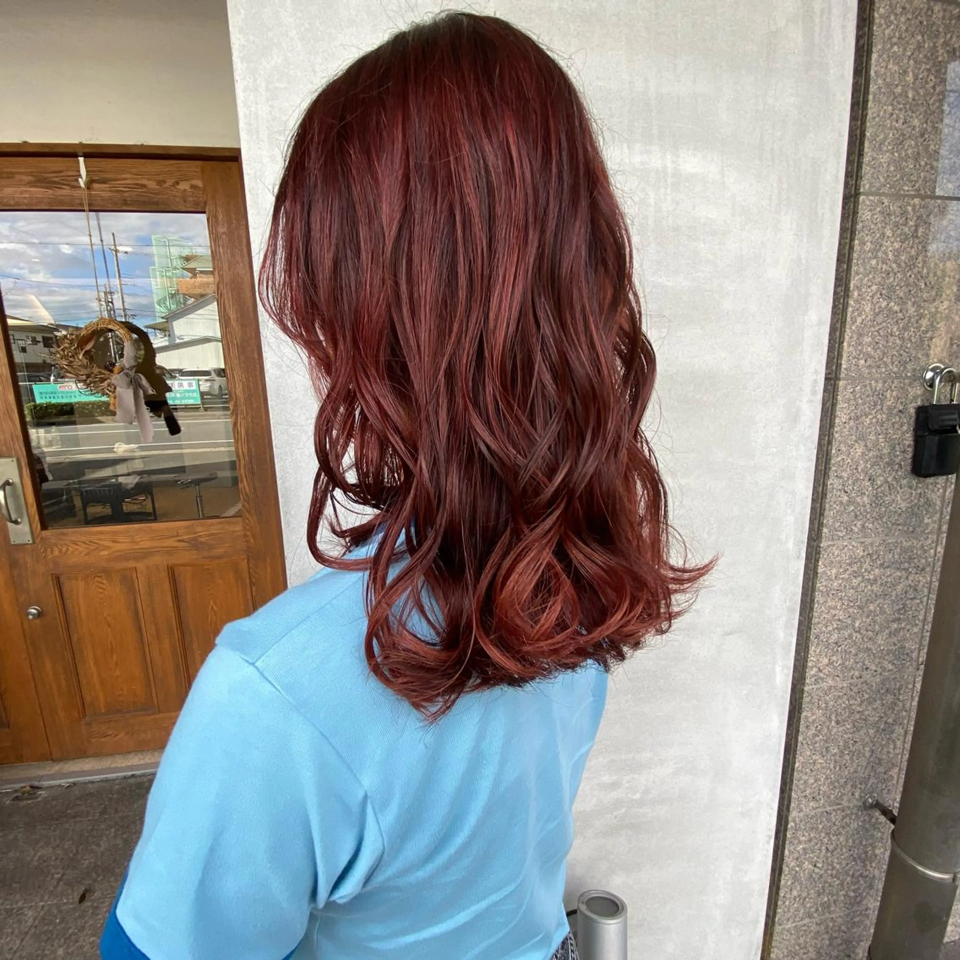 カラー カシス ピンクカラー 石田 菜月のヘアスタイル