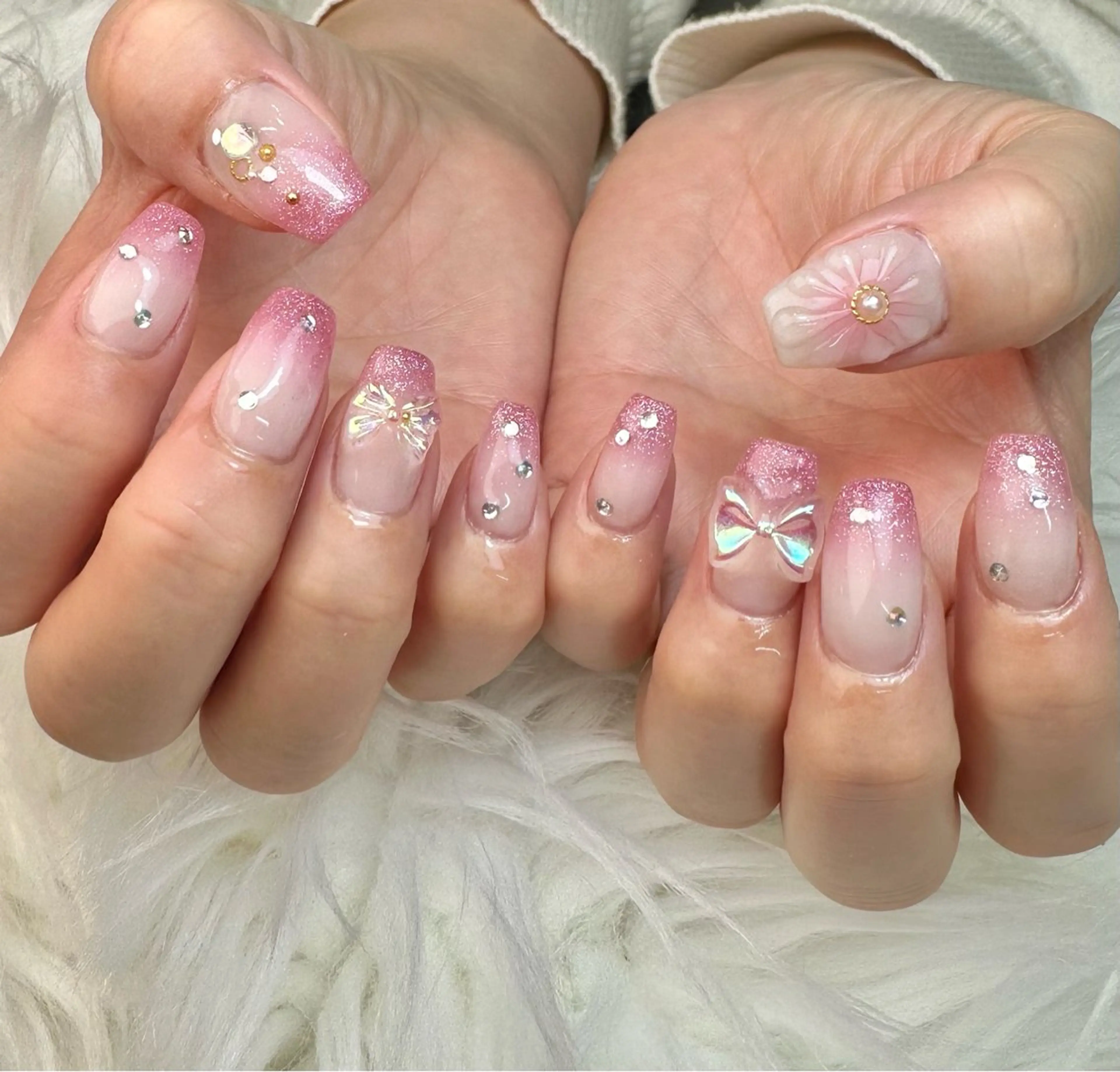 ネイル フラワーネイル グラデーション ラメ(グリッター) ラメグラデーション ピンク ハンドネイル Nail ameria megu所属・ameria meguのネイルデザイン