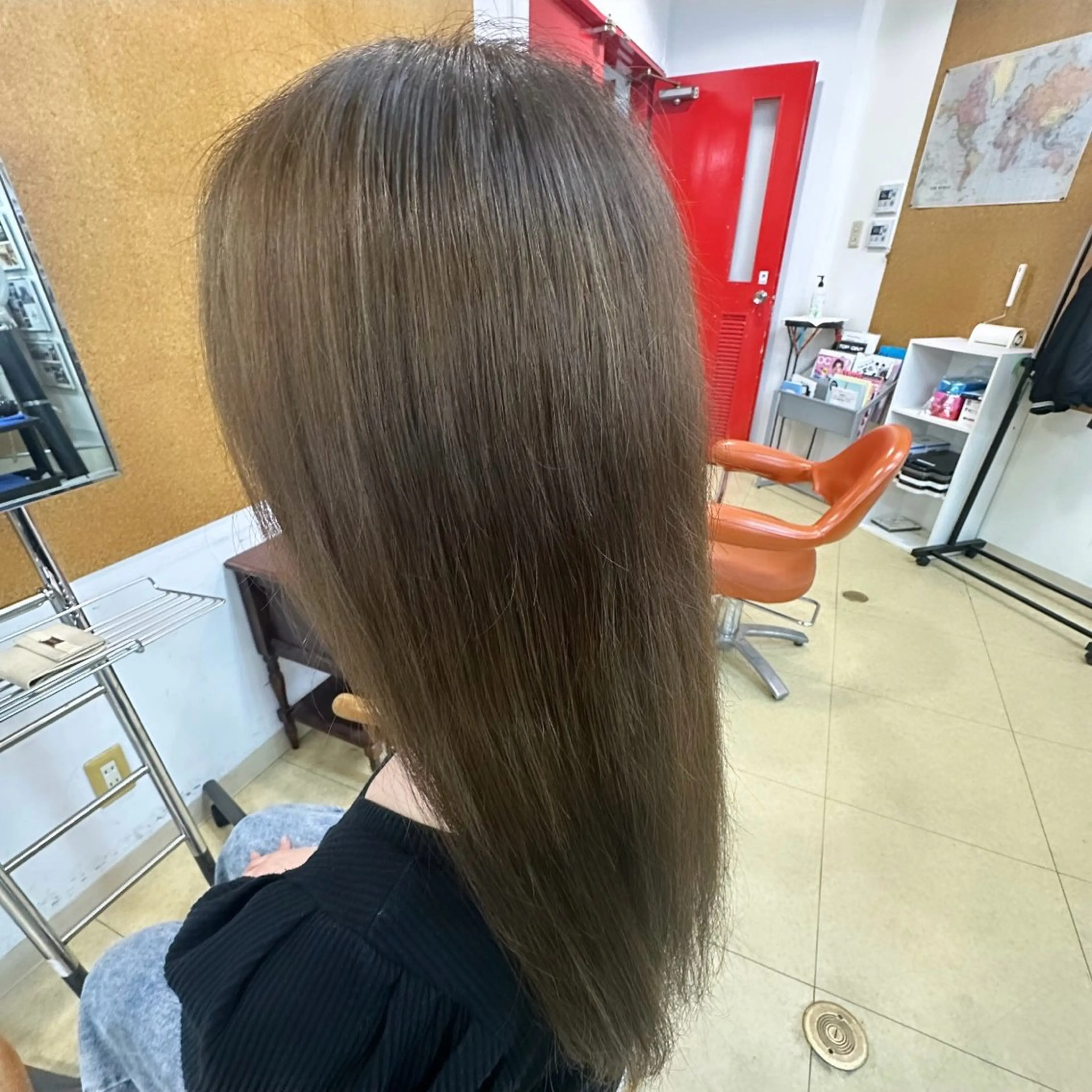 セミロング カラー ベージュカラー ブリーチ 透明感カラー ブリーチなしカラー オリーブベージュ 田中 汰知のヘアスタイル