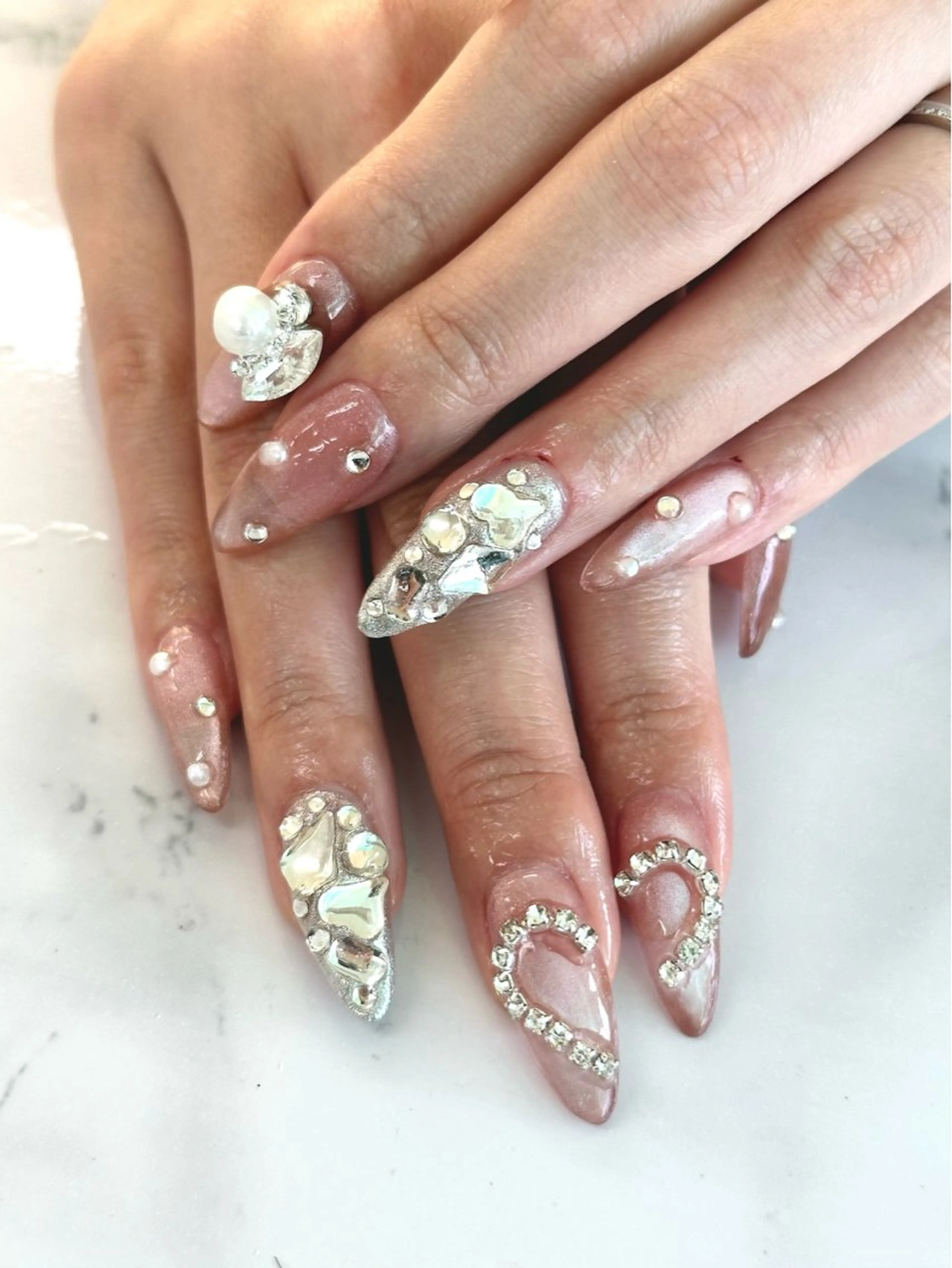 ネイル salon iris 🦋北広島市大曲のネイルデザイン