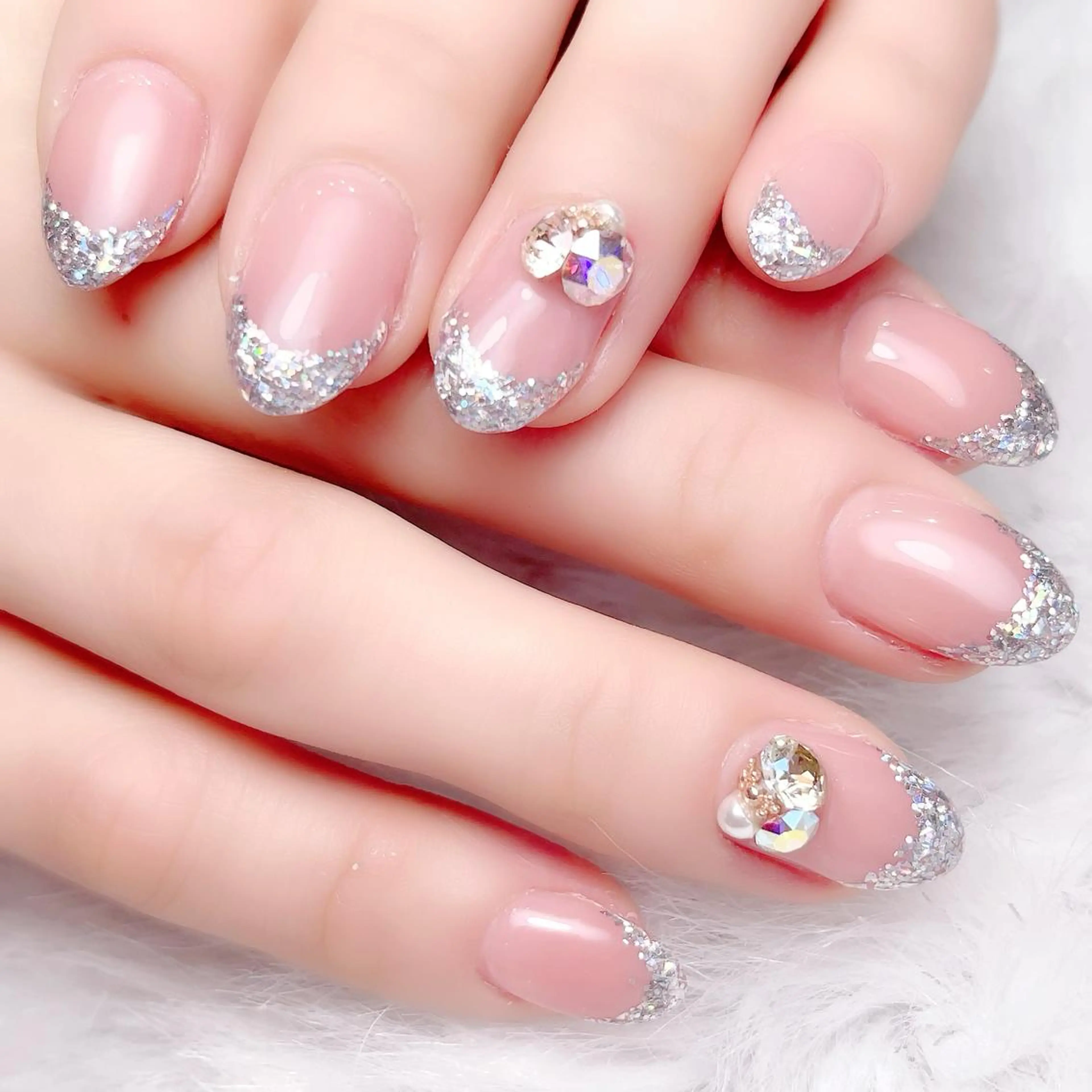 ネイル オーロラネイル フレンチネイル ガラスフレンチ 持ち込み シルバー NailSalon  I-Crystal所属・中村 郁美のネイルデザイン