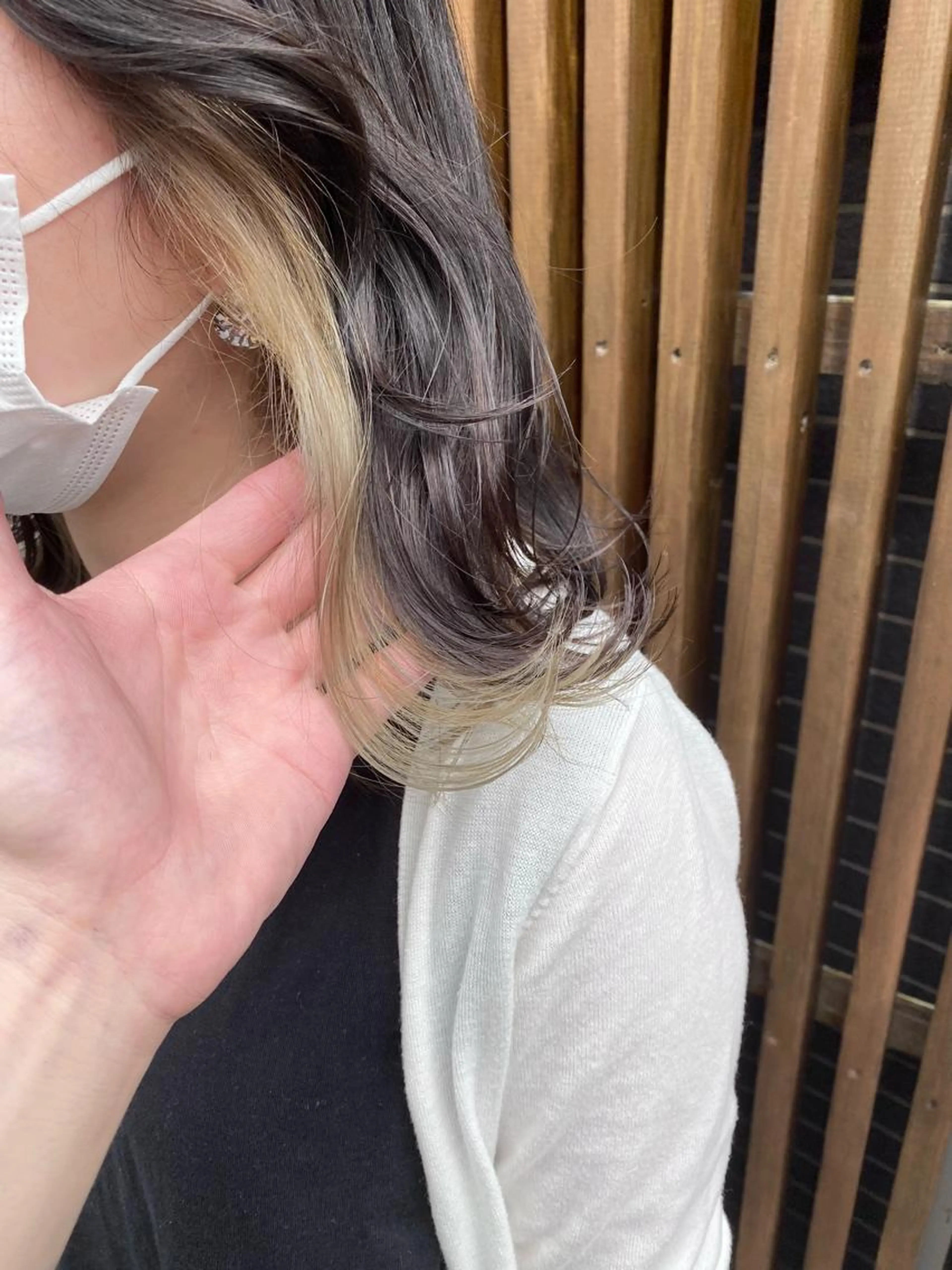 大人気🙆♂️チラ見せインナーカラー🥺手触りツルツルに合わせカット🧏🏼♀️ブリーチ&カラー&カットGMケア付きの写真