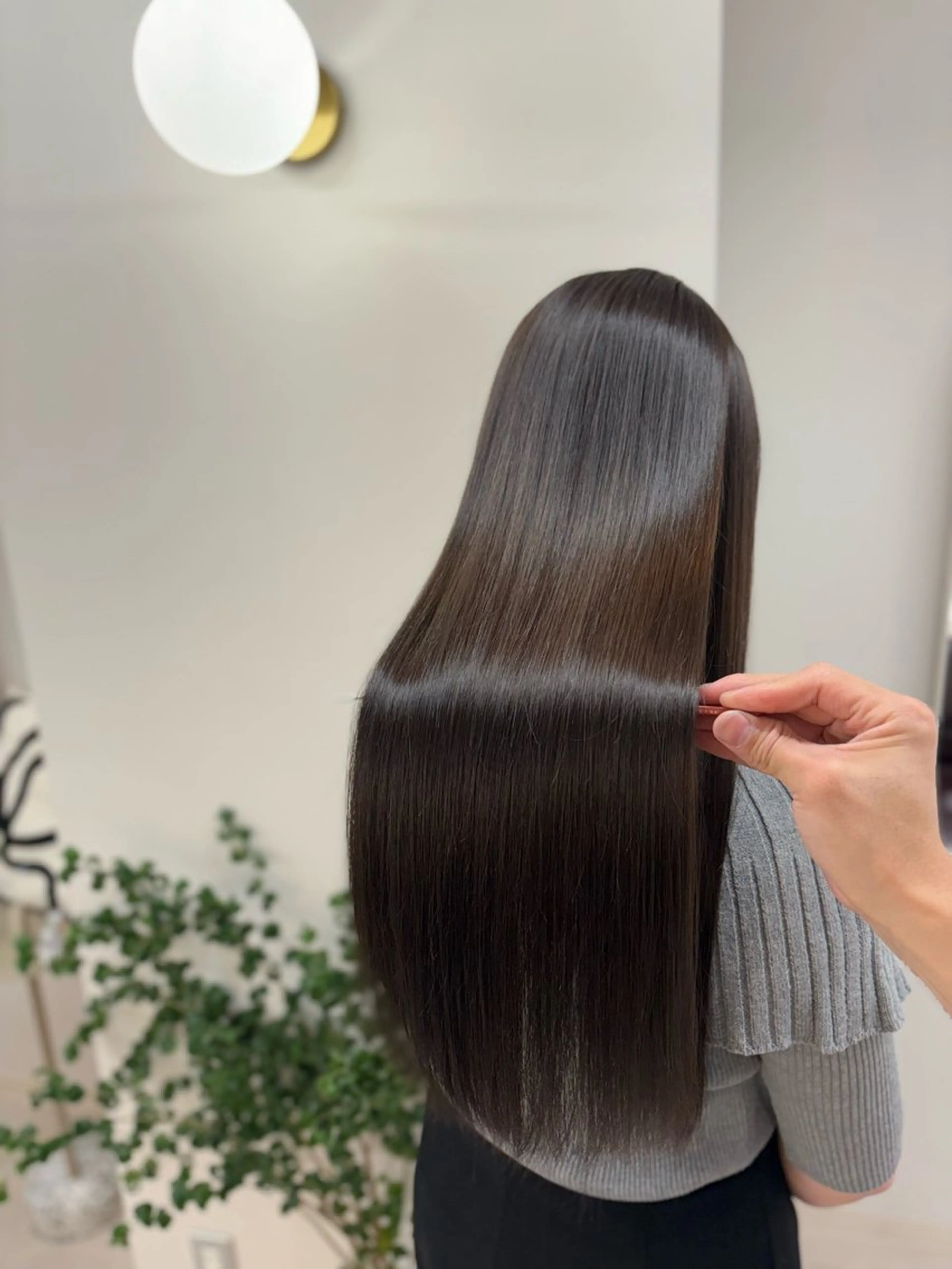 セミロング カラー ヘアアレンジ 透明感カラー 顔周りカット 韓国風ヘア レイヤーカット 似合わせカット ヘアカラー トリートメント ヘッドスパ ヘアセット カラー指名No.1✨ 星野六三四のヘアスタイル