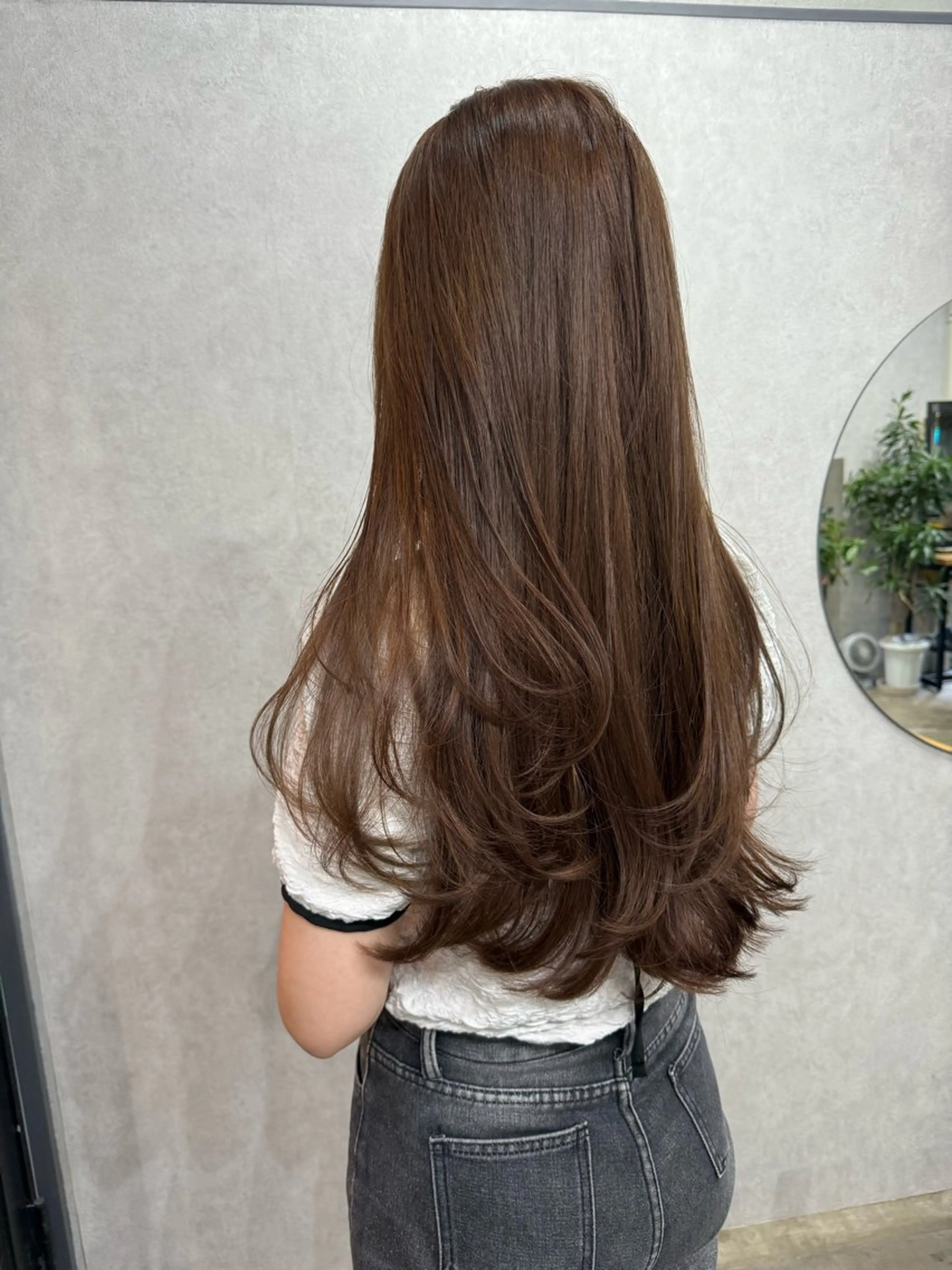 ロング カラー ベージュカラー AIRI layer cut hairのヘアスタイル