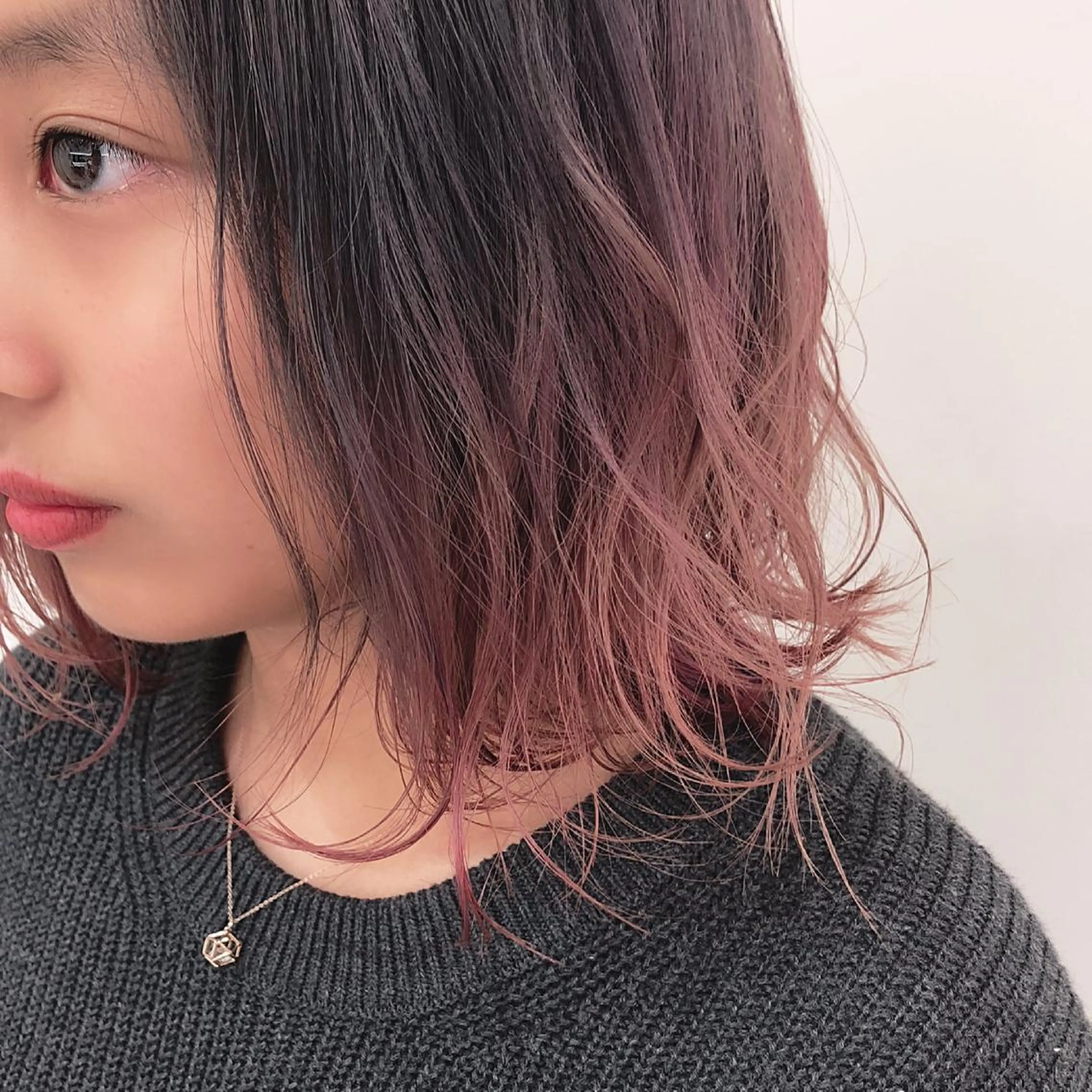 ミディアム カラー ブルーカラー ピンクカラー ヘアカラー 野村 さなみ✨ぱっつんボブのヘアスタイル